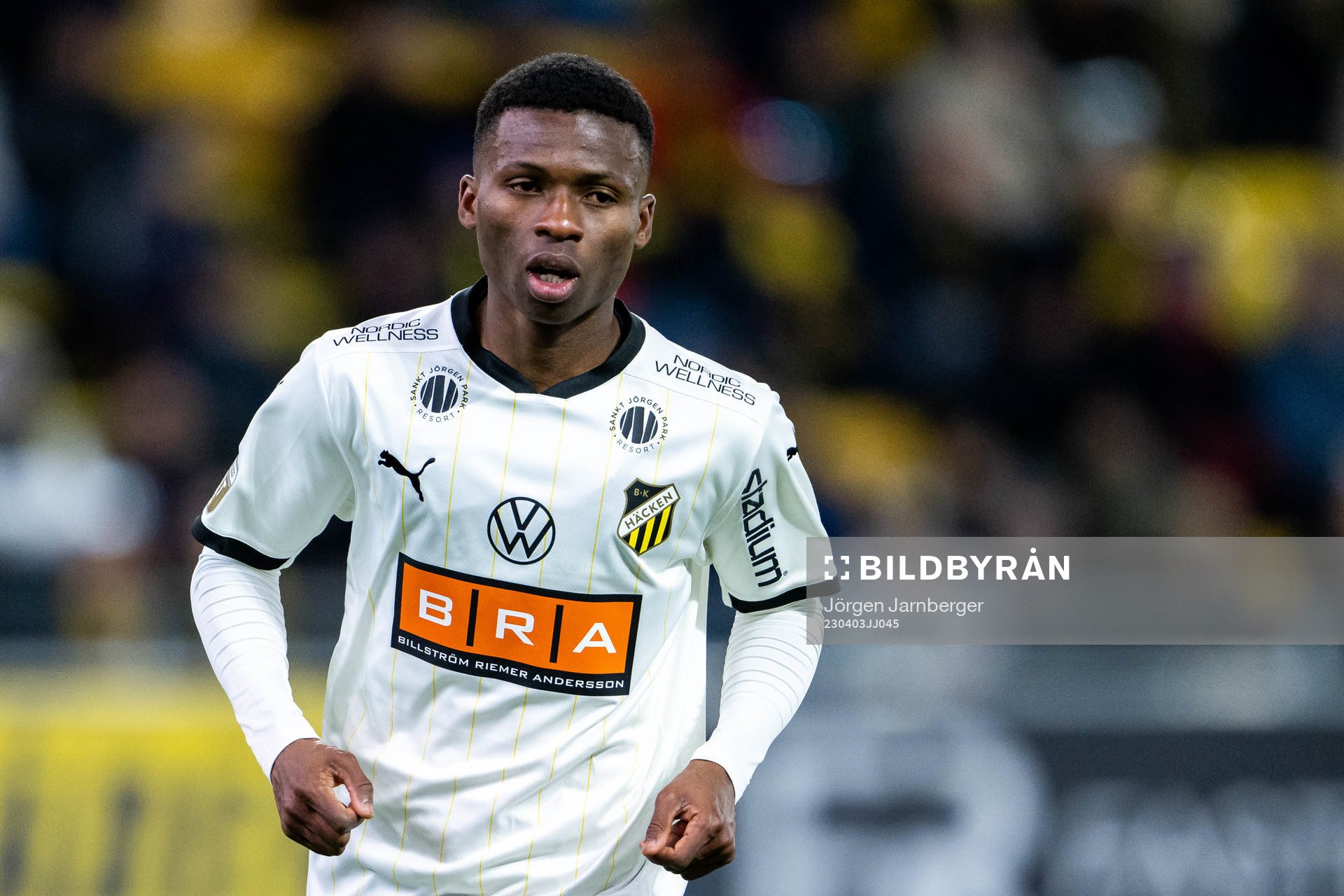Häckens Akoua Romeo Amane jublar