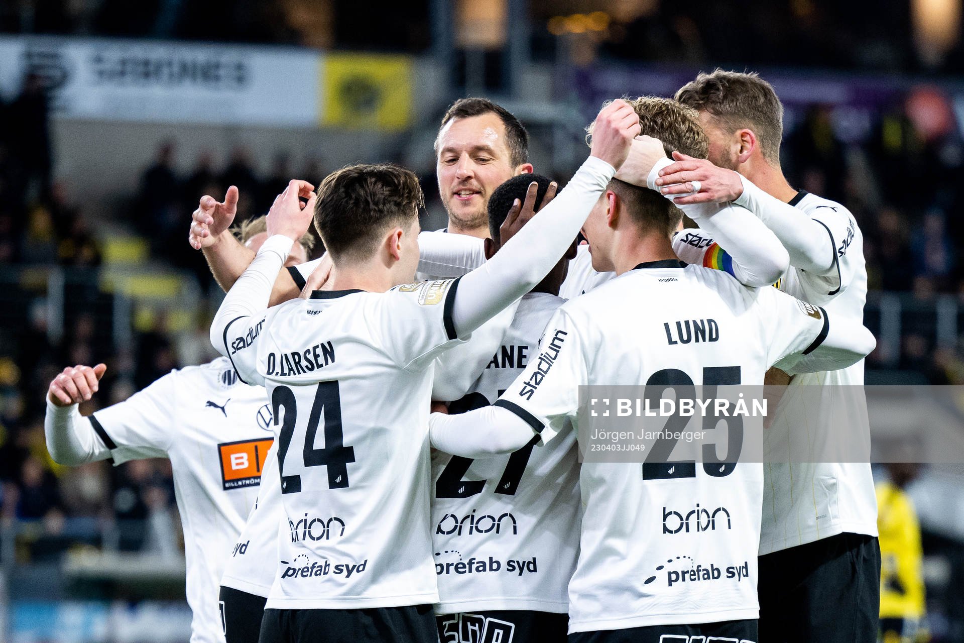 Häckens spelare jublar