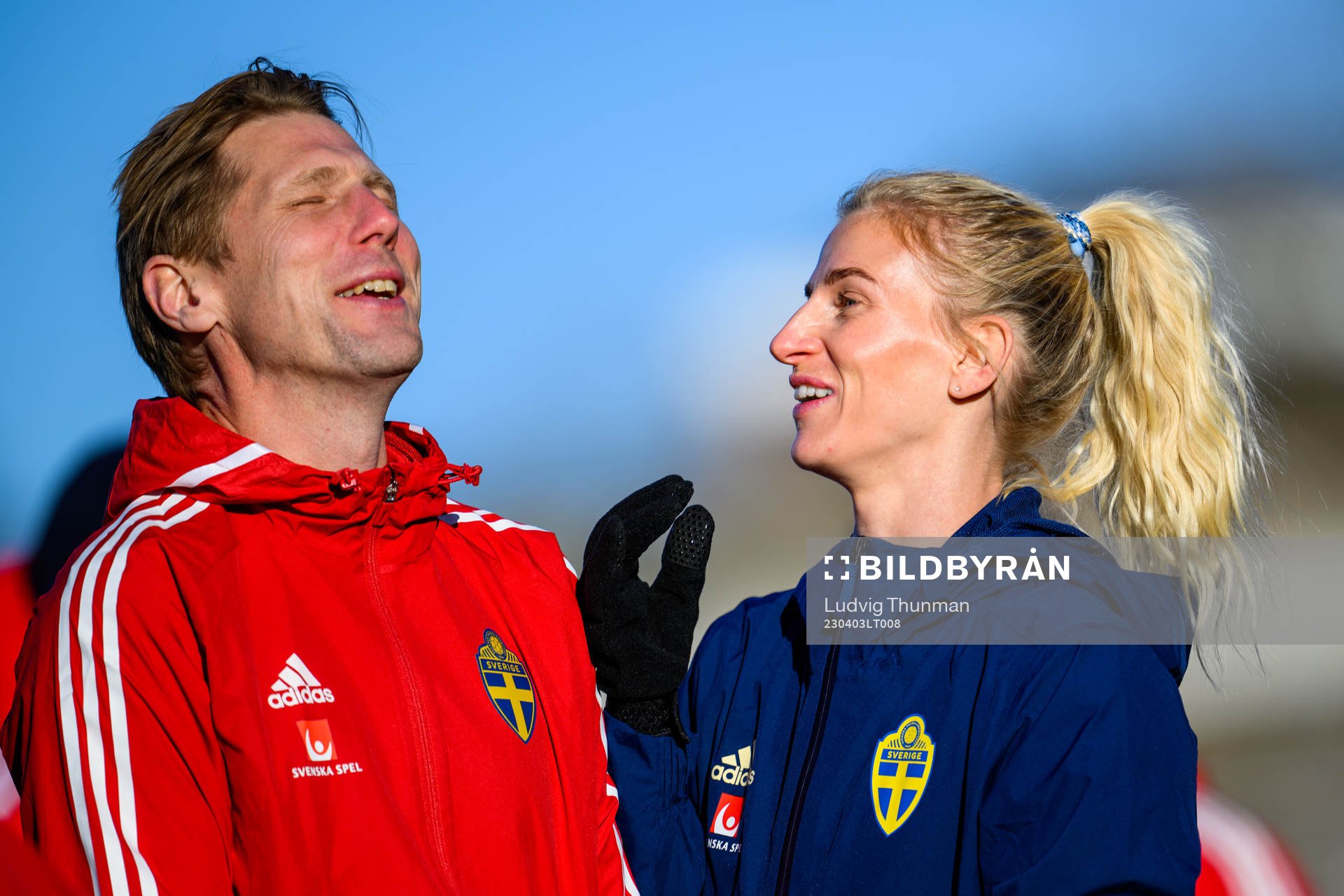 Sports psychologist Rasmus Wallin Tornberg and Sofia Jakobsson of the Swedish women's national football team at a training session on April 3, 2023 in Malmö.