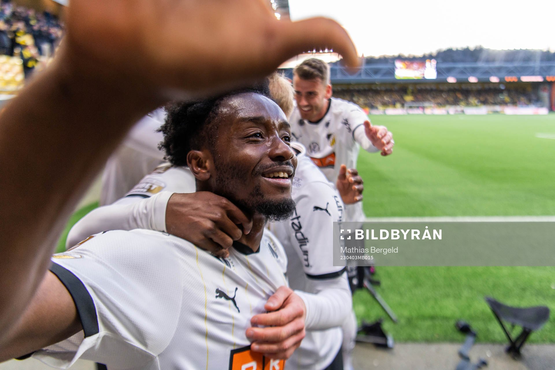 Häckens Ibrahim Sadiq jublar