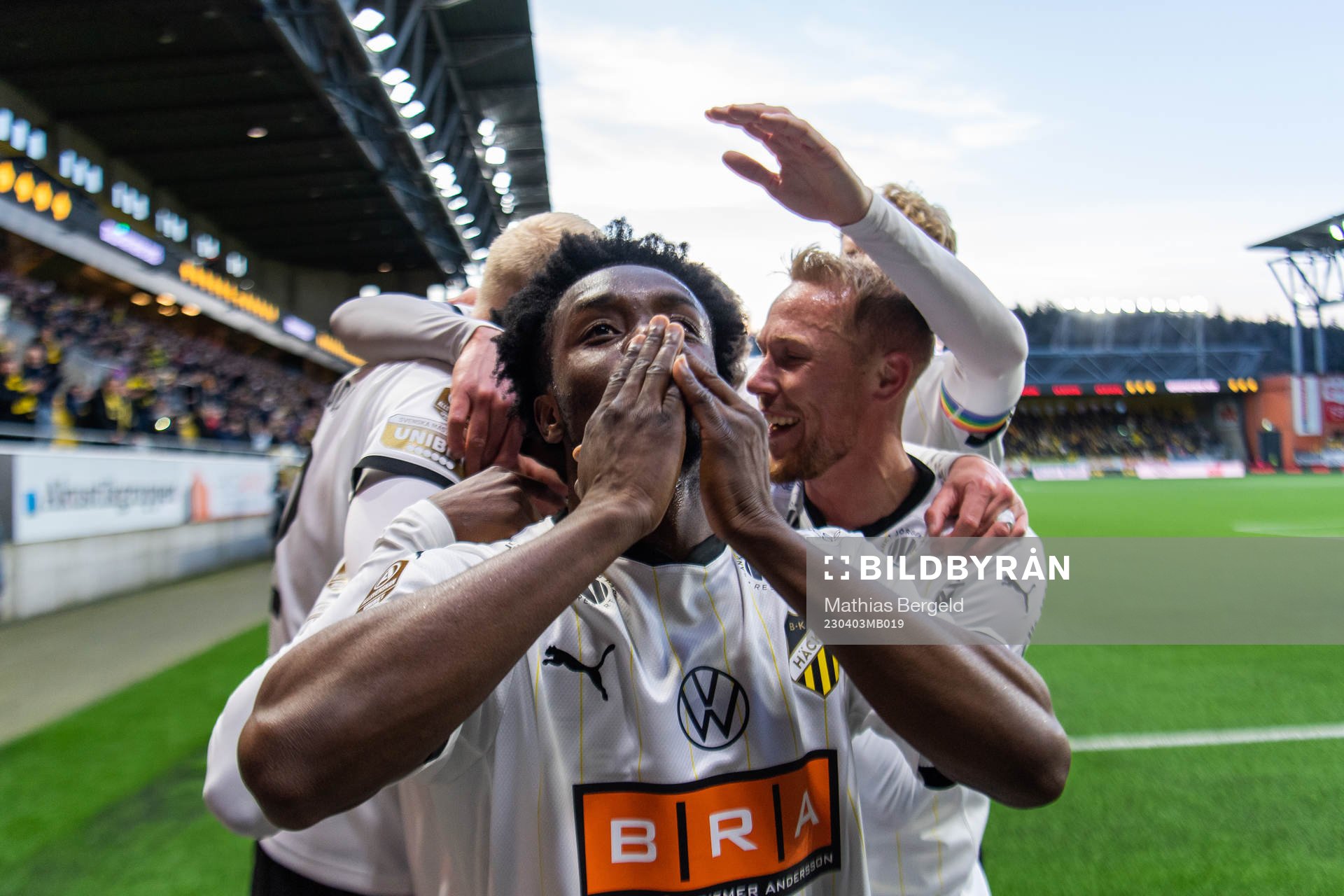 Häckens Ibrahim Sadiq jublar