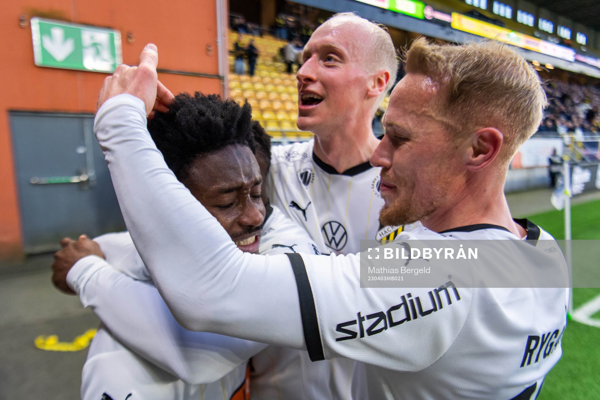 Häckens Ibrahim Sadiq jublar med Valgeir Fridriksson och