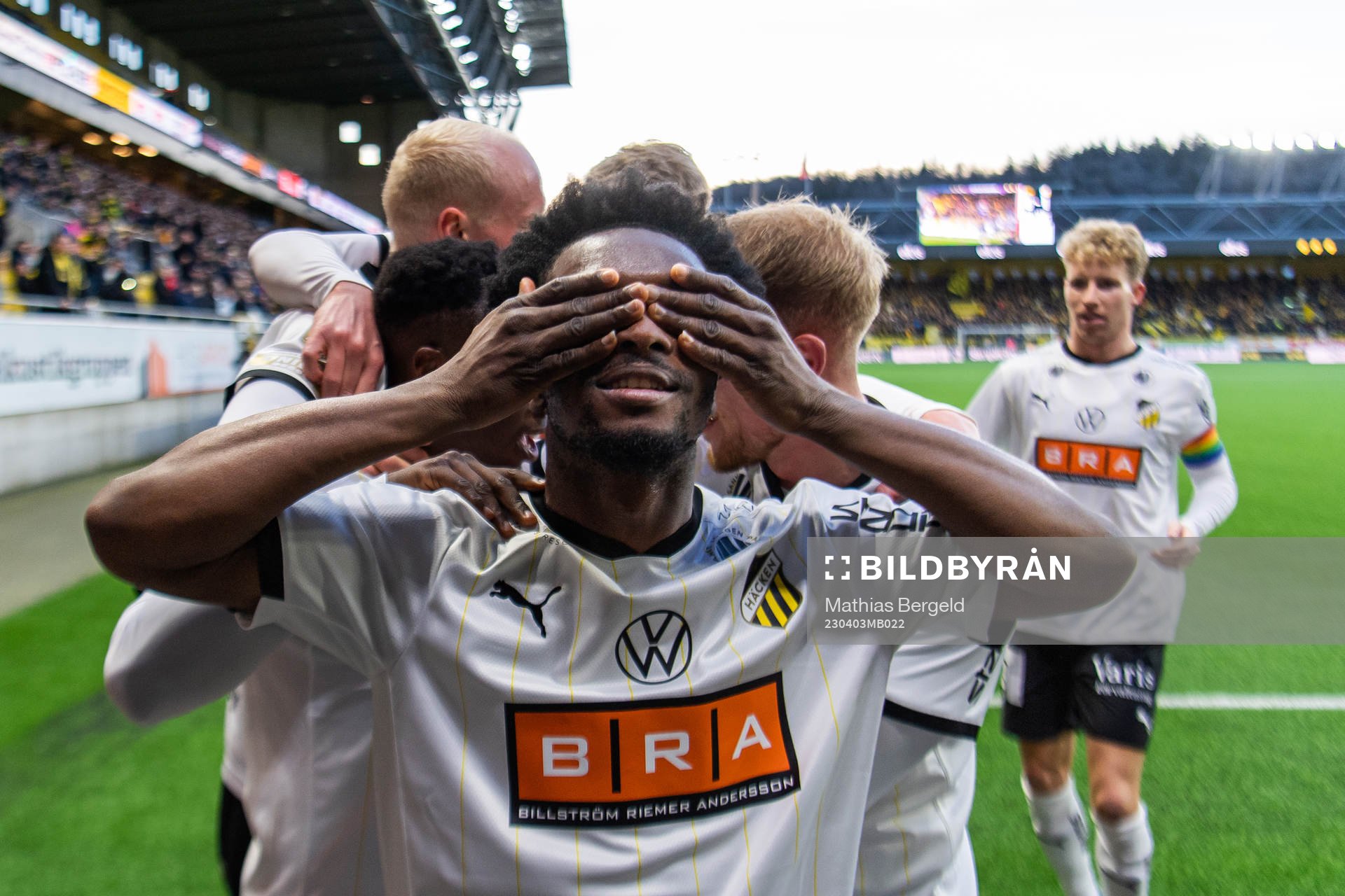 Häckens Ibrahim Sadiq jublar