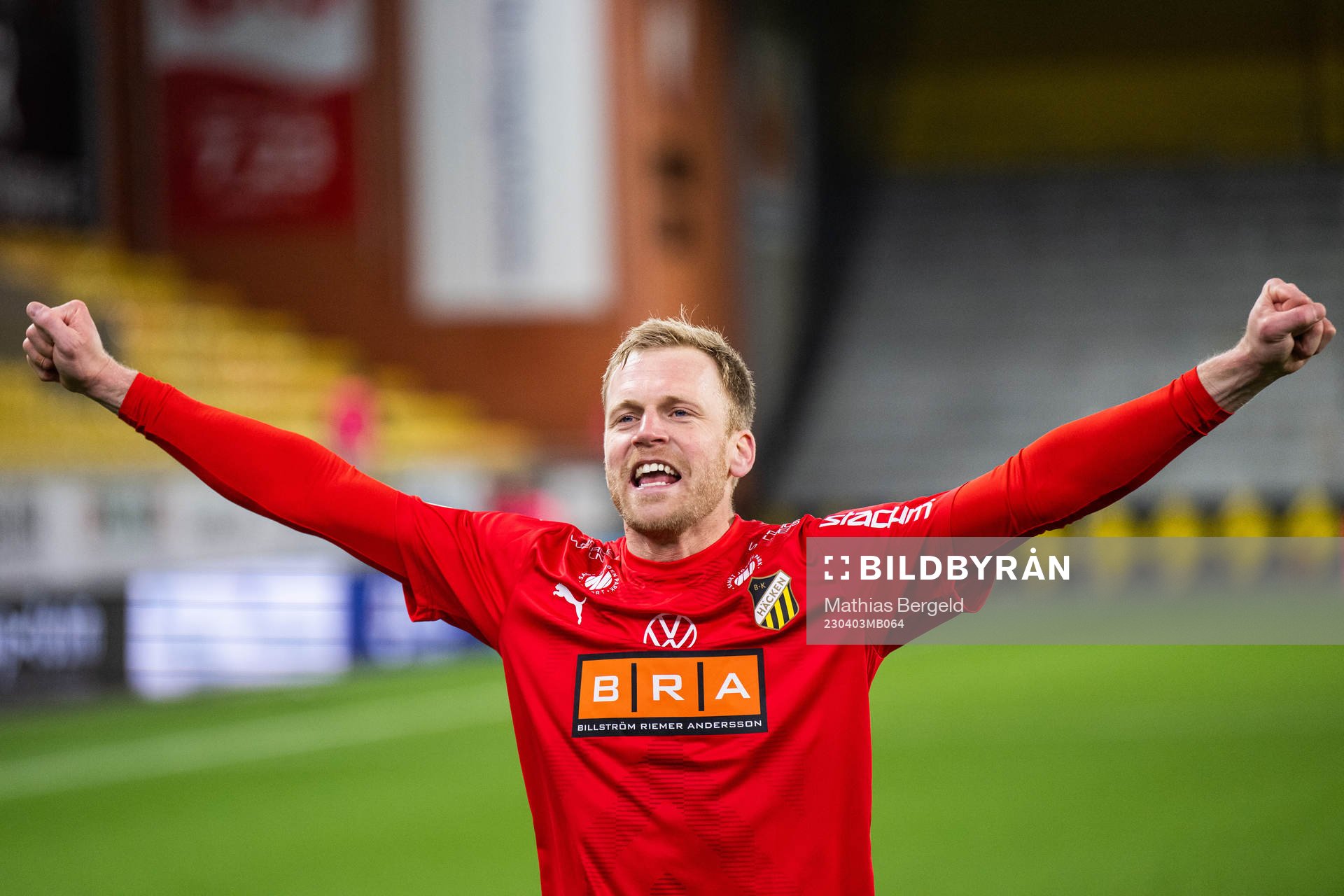 Häckens målvakt Peter Abrahamsson jublar