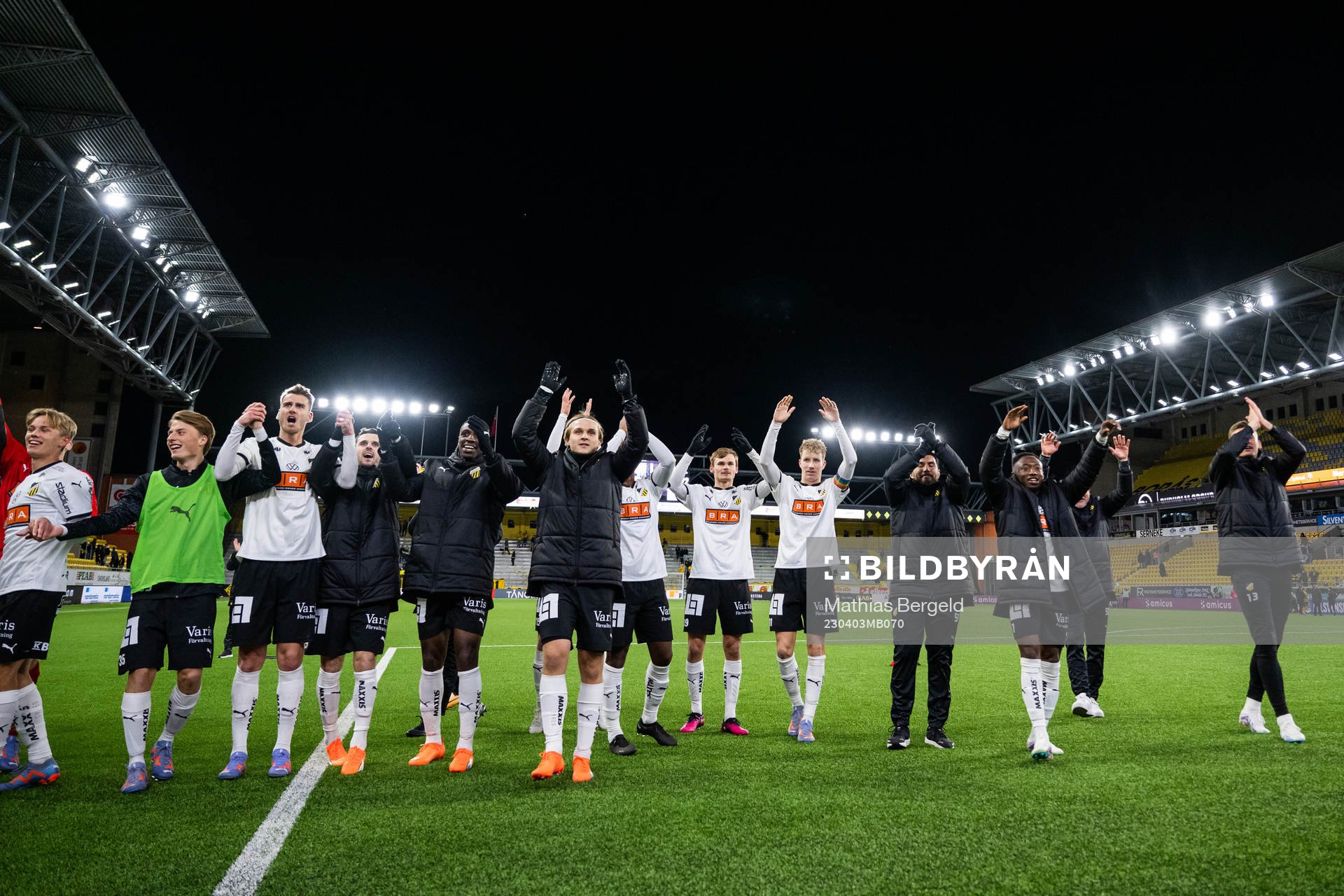 Häckens spelare jublar