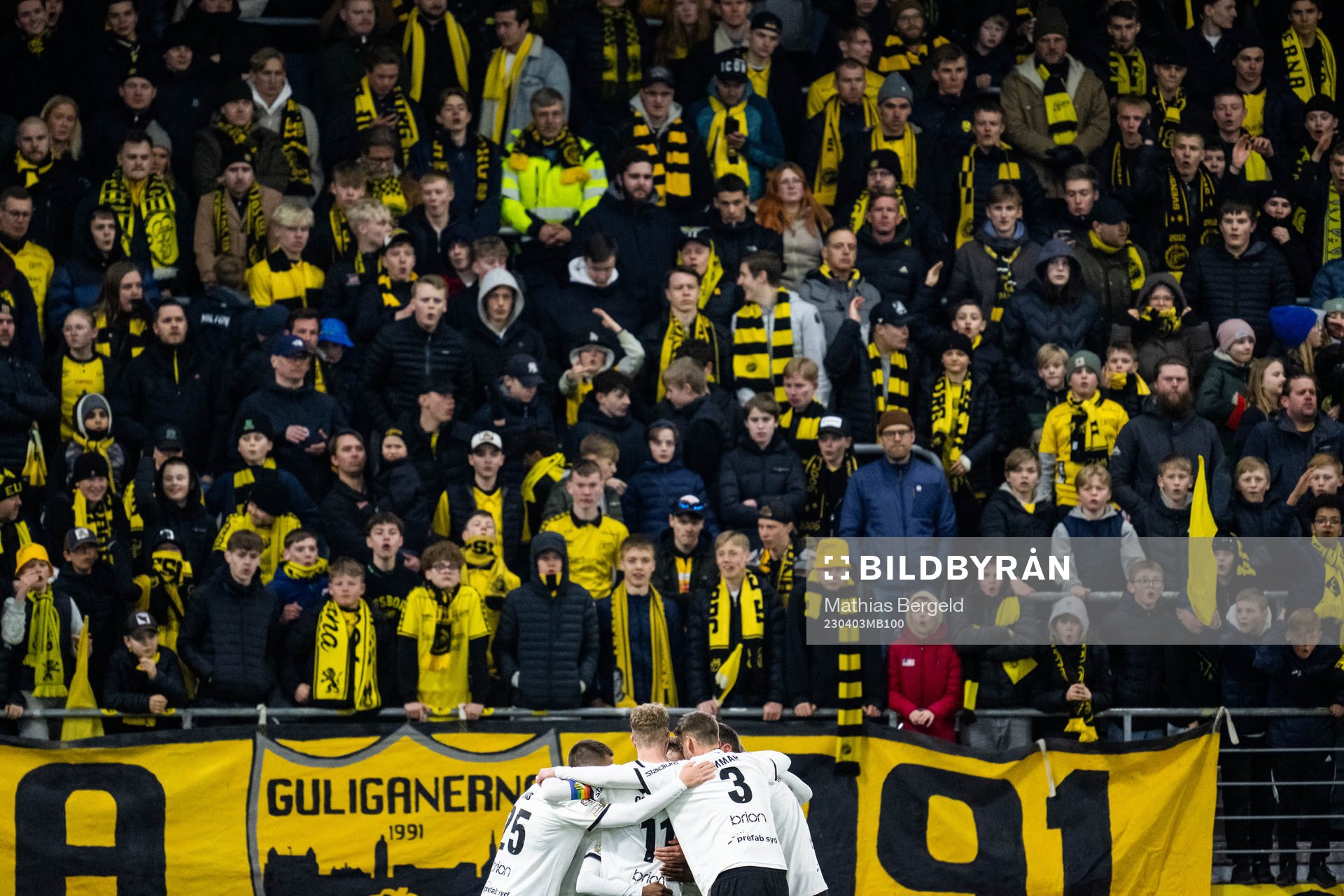Häckens Akoua Romeo Amane jublar med lagkamrater