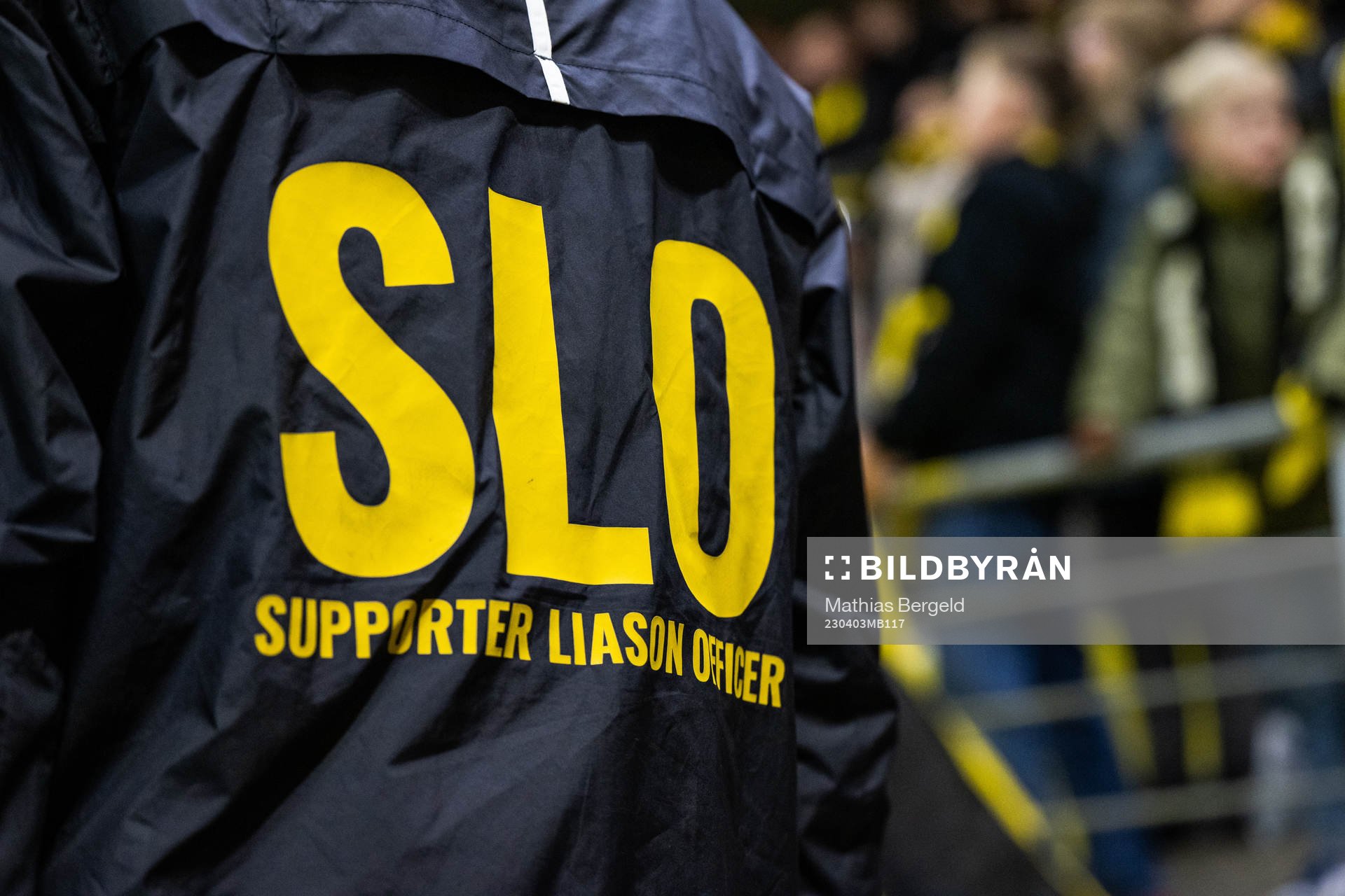 Tryck på en jacka tillhörande Häckens SLO