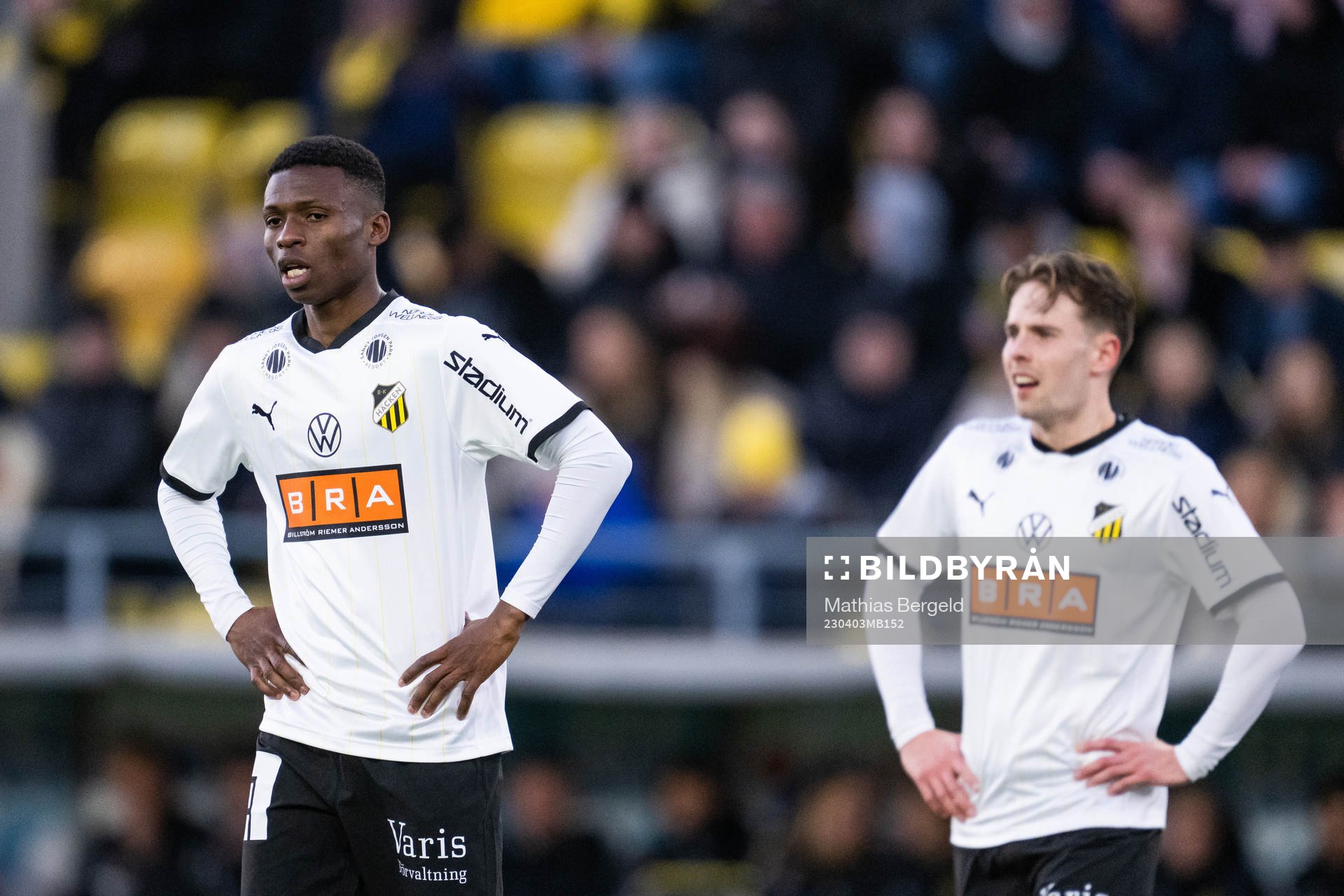 Häckens Akoua Romeo Amane och Lars Olden Larsen