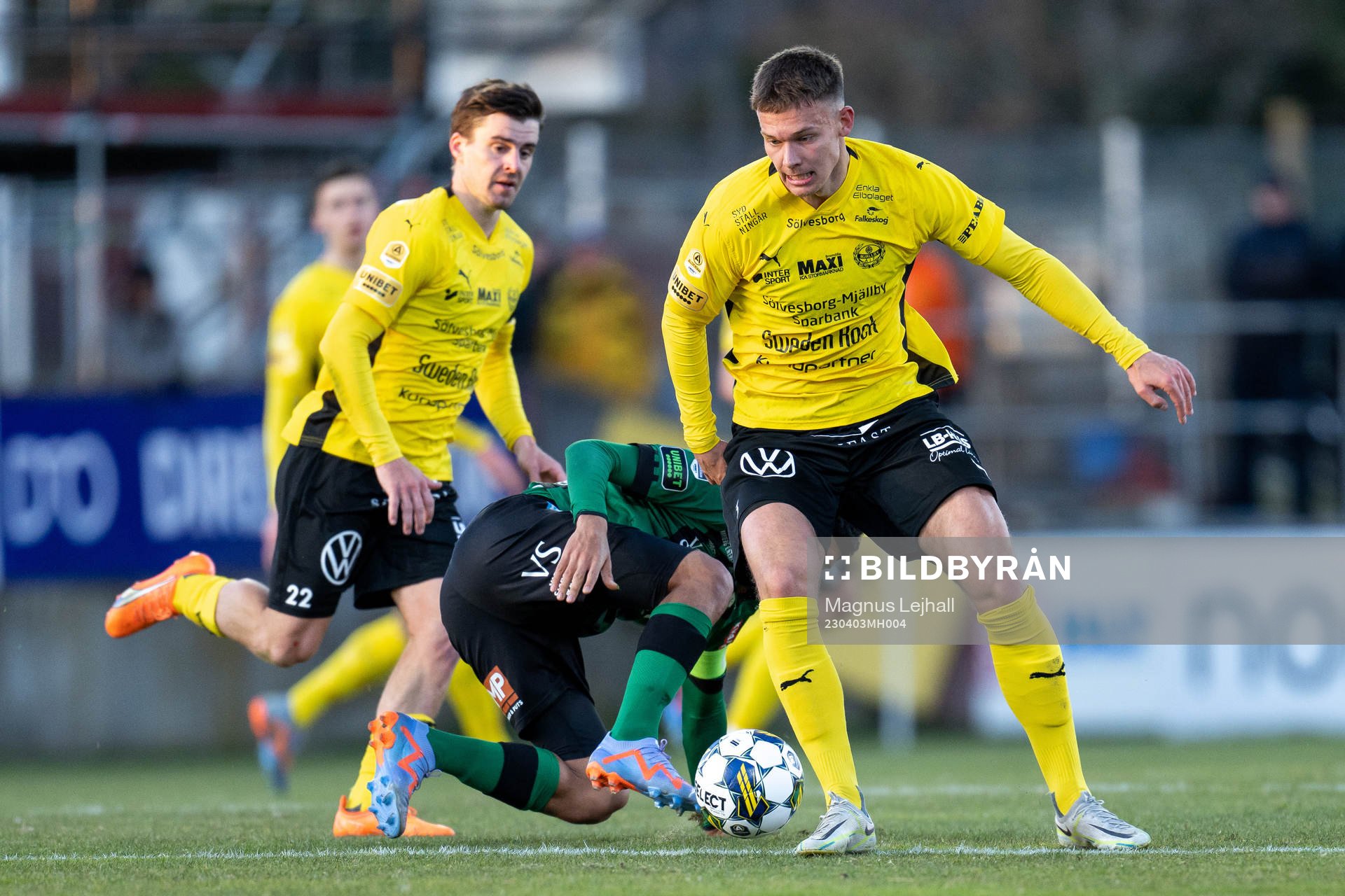 Mjällbys Arvid Brorsson och Varbergs Luke Le Roux