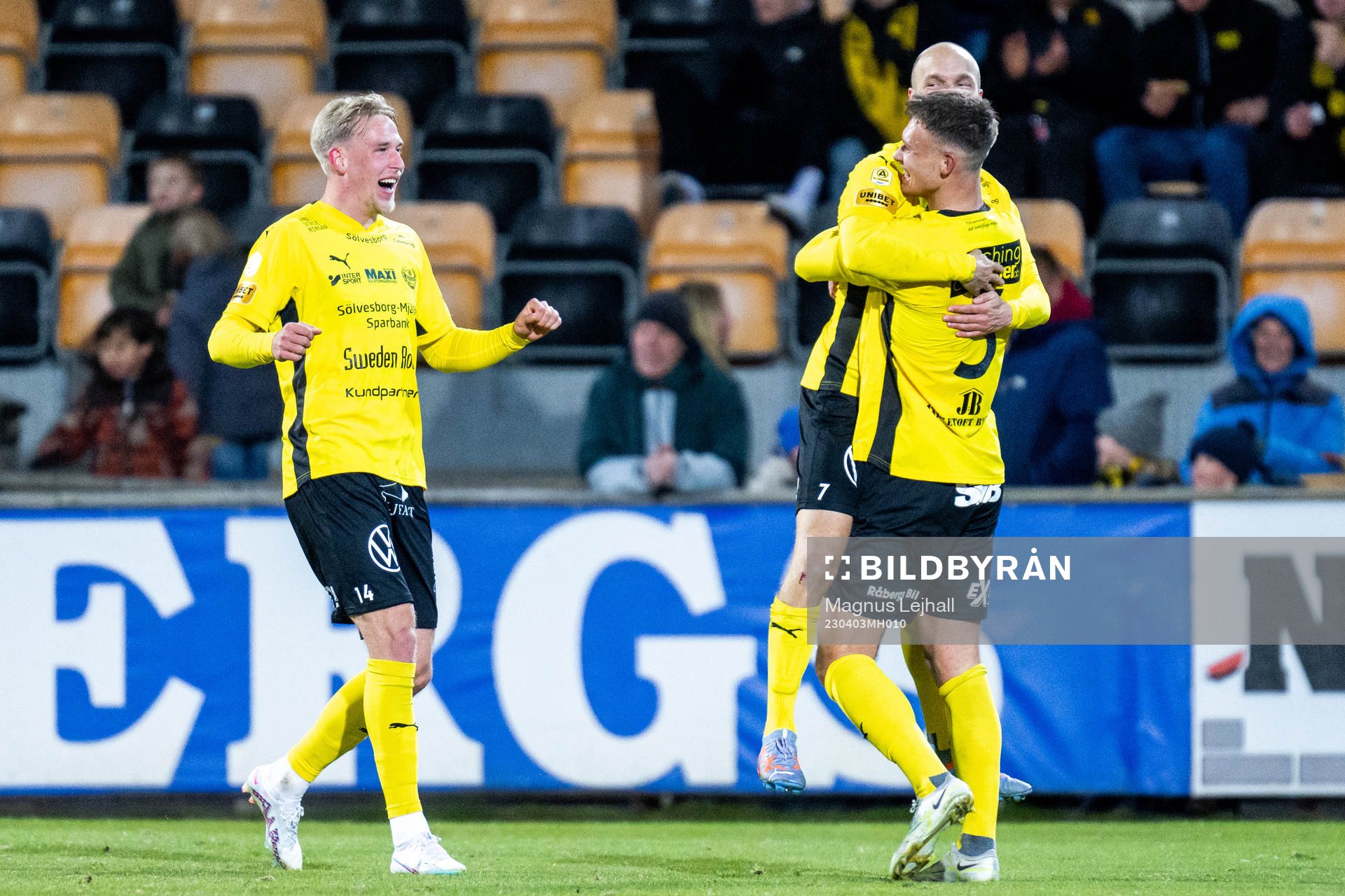 Mjällbys målskytt Arvid Brorsson jublar