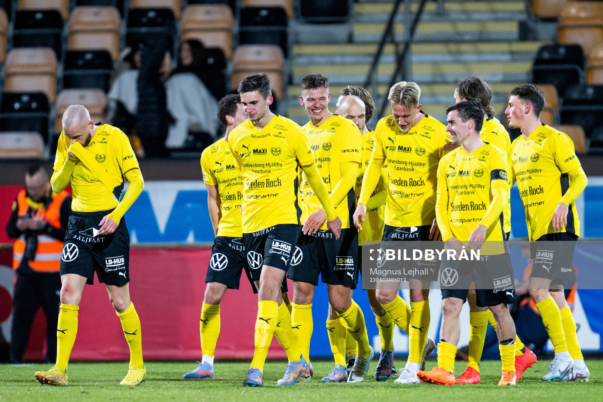 Mjällbys Arvid Brorsson jublar