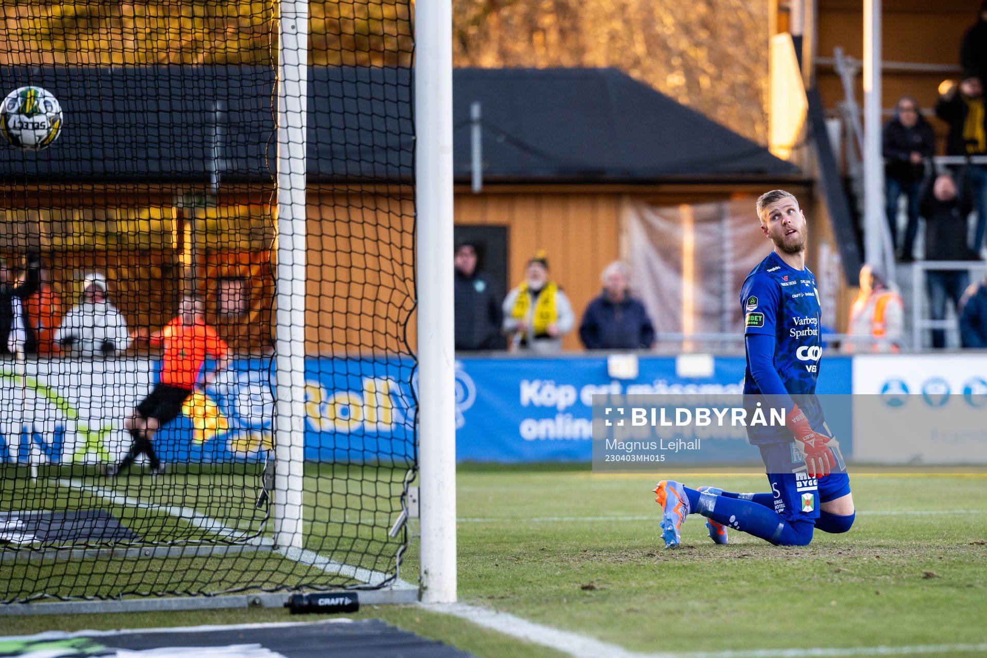 Varbergs målvakt Fredrik Andersson deppar