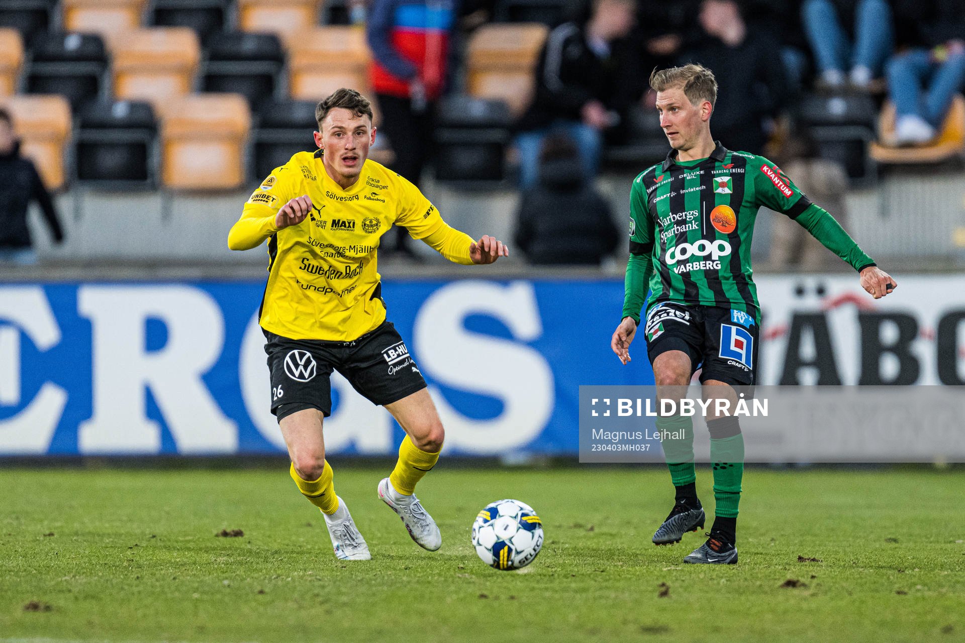 Mjällbys Noah Persson och Varbergs Oliver Silverholt