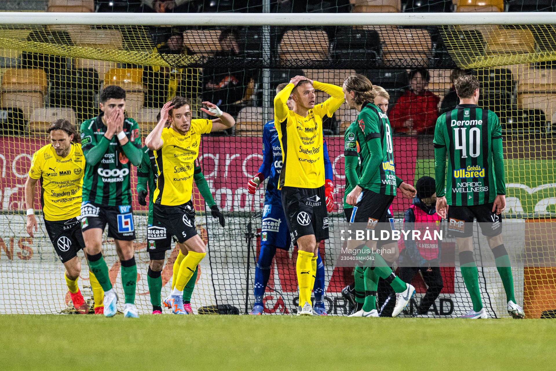Mjällbys Colin Rösler och Arvid Brorsson reagerar