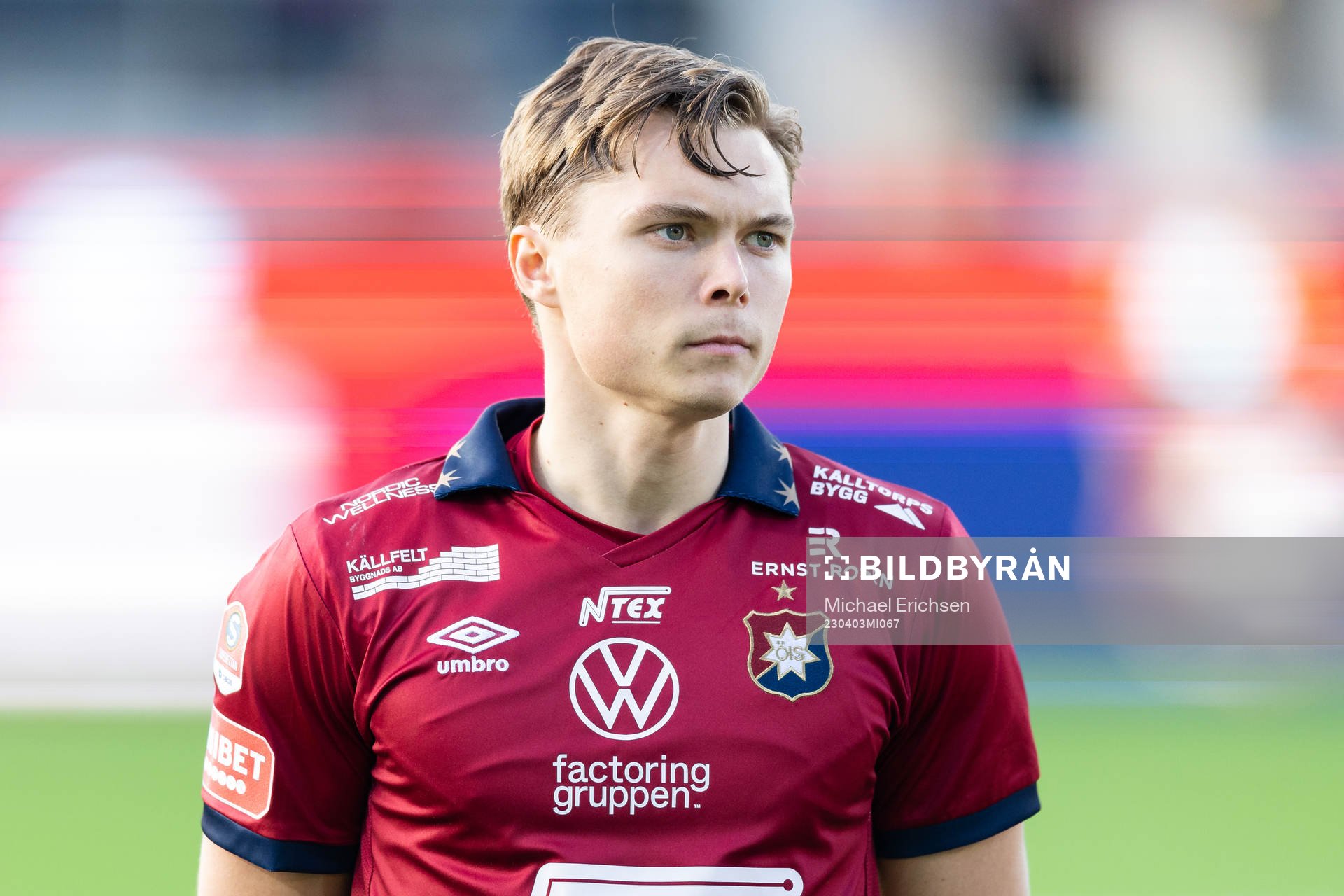 Örgrytes Linus Tagesson på line up innan fotbollsmatchen