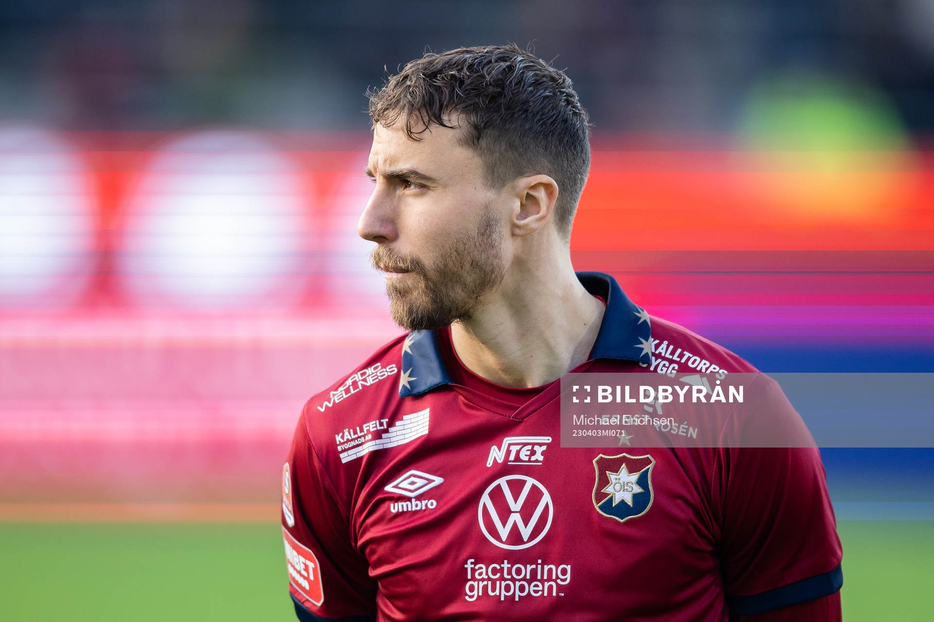 Örgrytes Jonathan Azulay på line up innan fotbollsmatchen