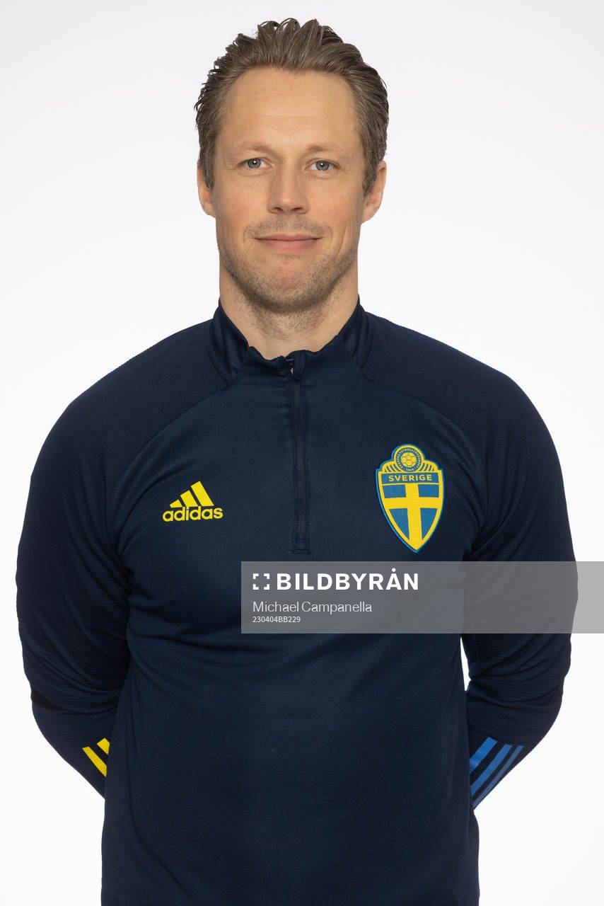 Emil Grändås poserar för ett porträtt under en fotografering med det svenska P16-landslaget i fotboll den 4 april 2023 i Stockholm. 