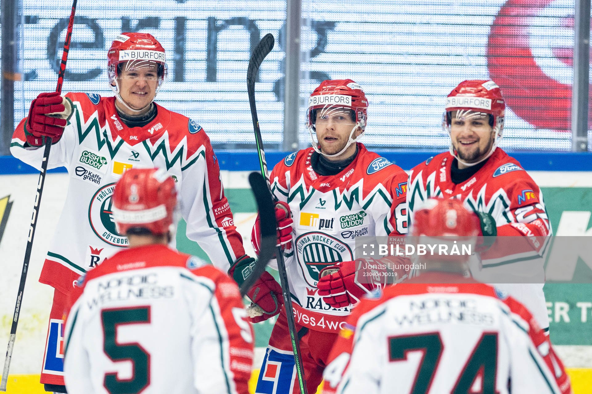 Frölundas Ryan Lasch jublar med lagkamrater