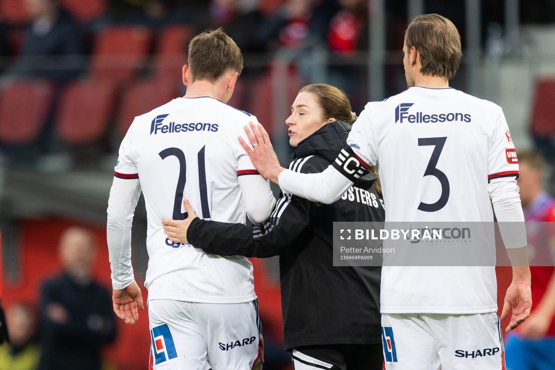 Östers Runar Thor Sigurgeirsson leds av planen