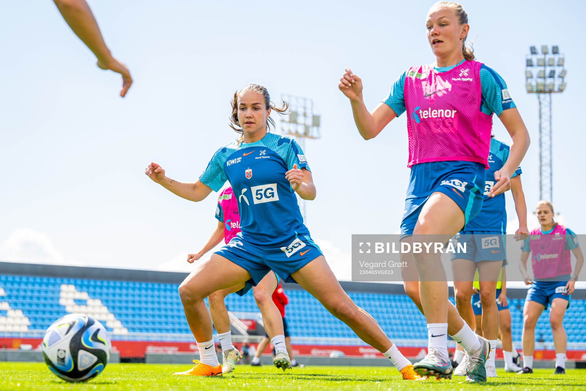 Guro Reiten and Frida Maanum of the Norwegian women's