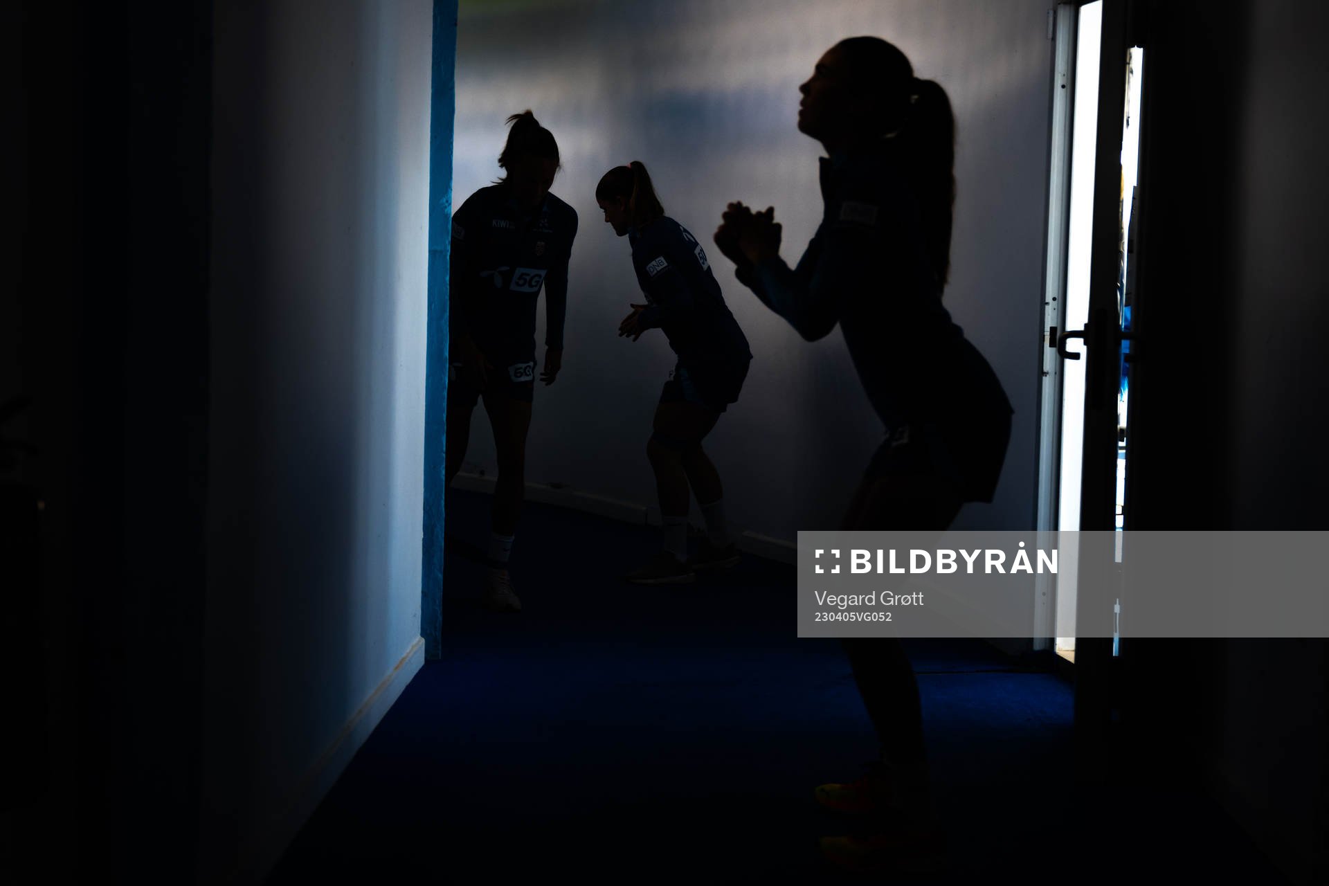 The silhouettes of Caroline Graham Hansen, Maren Mjelde and