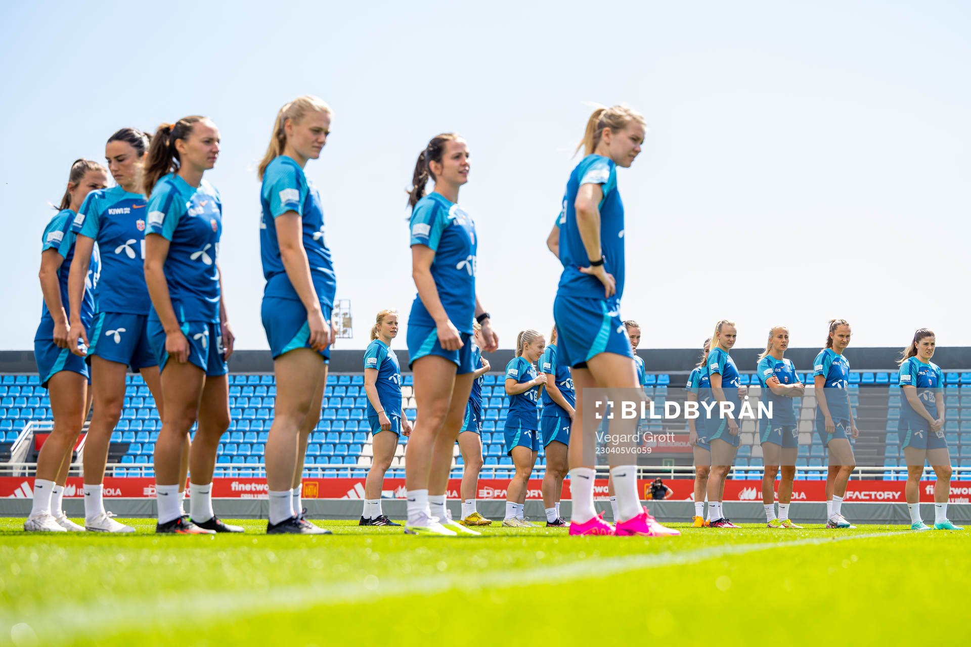 Tuva Hansen, Ada Hegerberg and players of the Norwegian