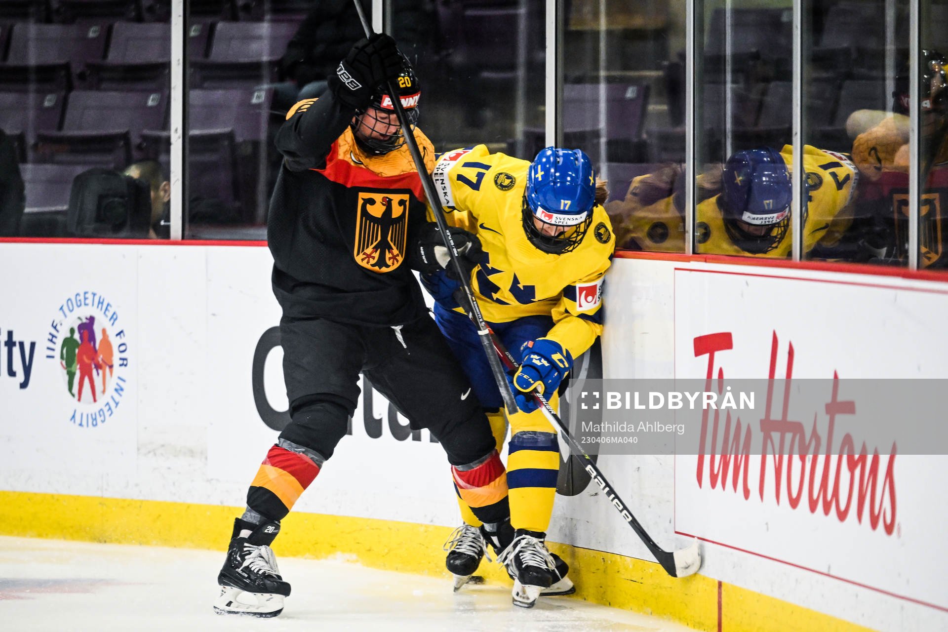 Daria Gleissner of Germany and Sofie Lundin of Sweden