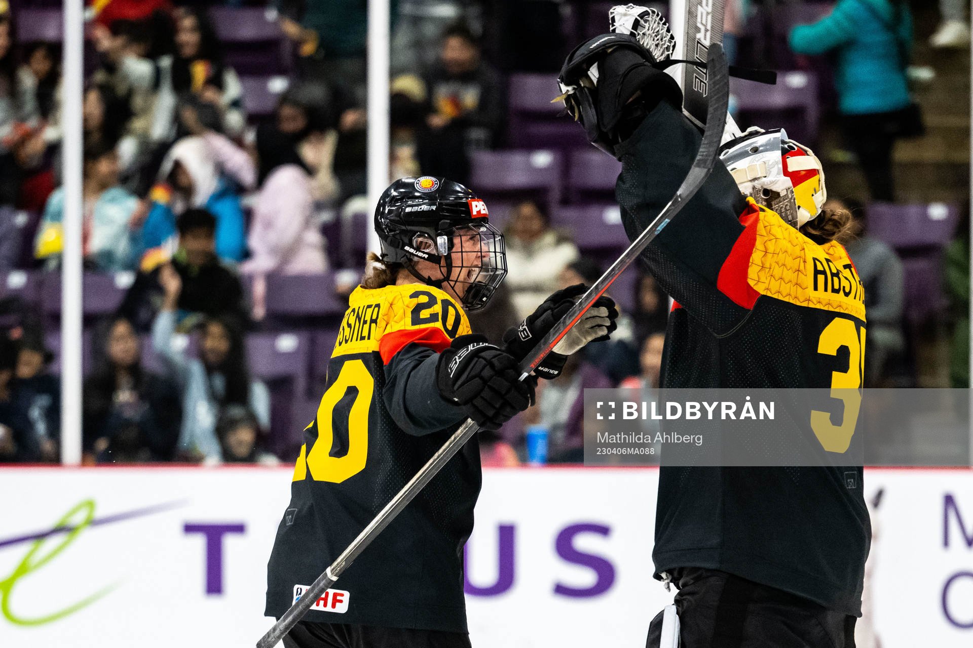 Daria Gleissner and goaltender Sandra Abstreiter of Germany