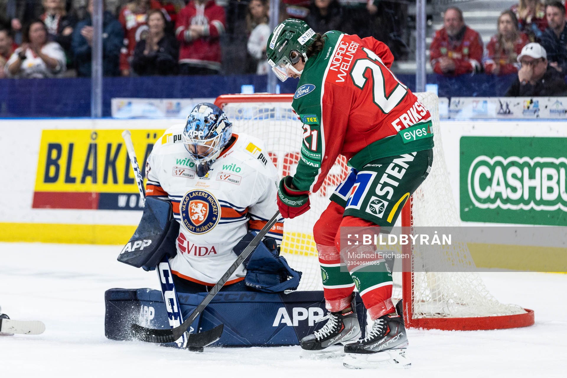 Växjös målvakt Emil Larmi och Frölundas Loui Eriksson
