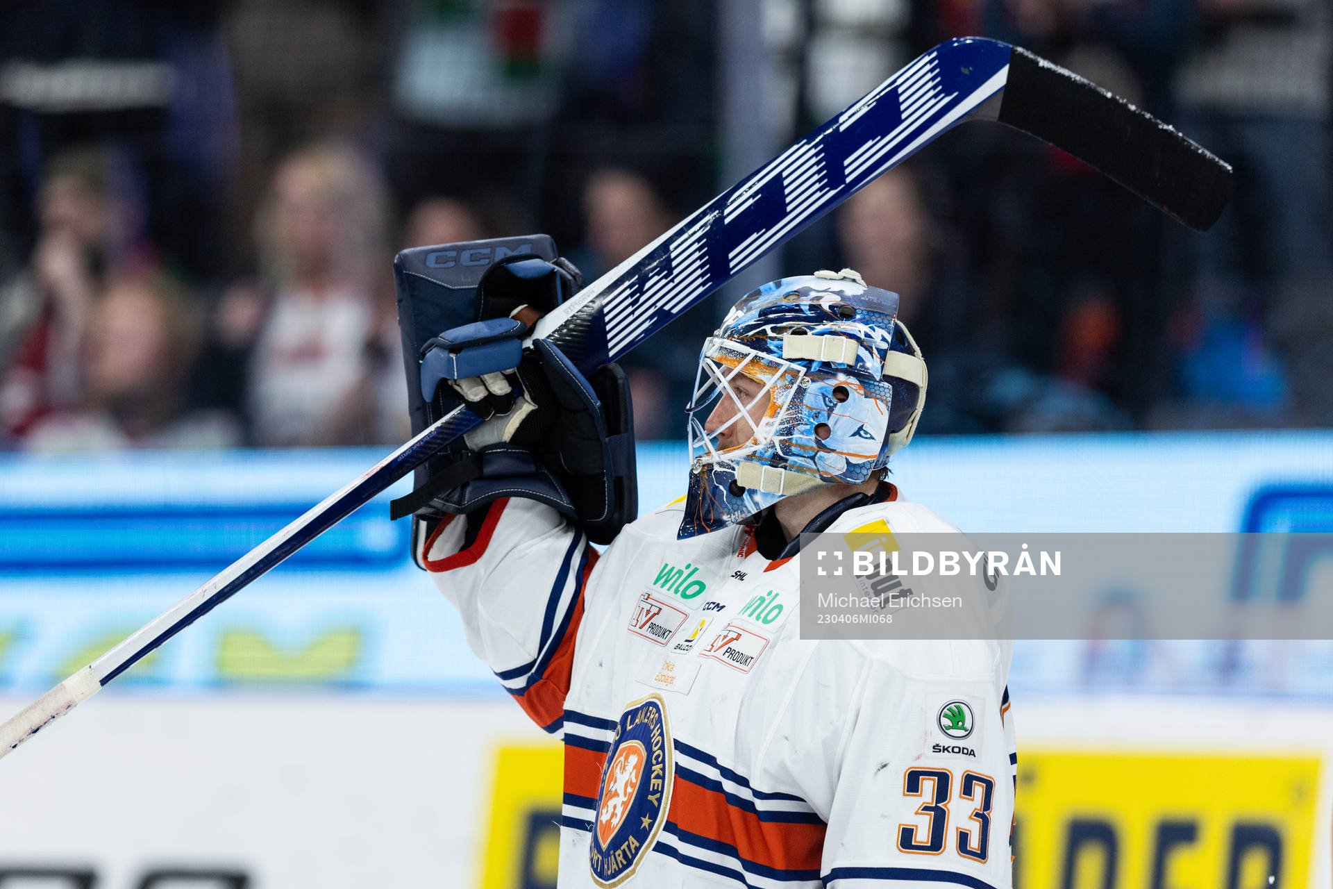 Växjös målvakt Emil Larmi jublar