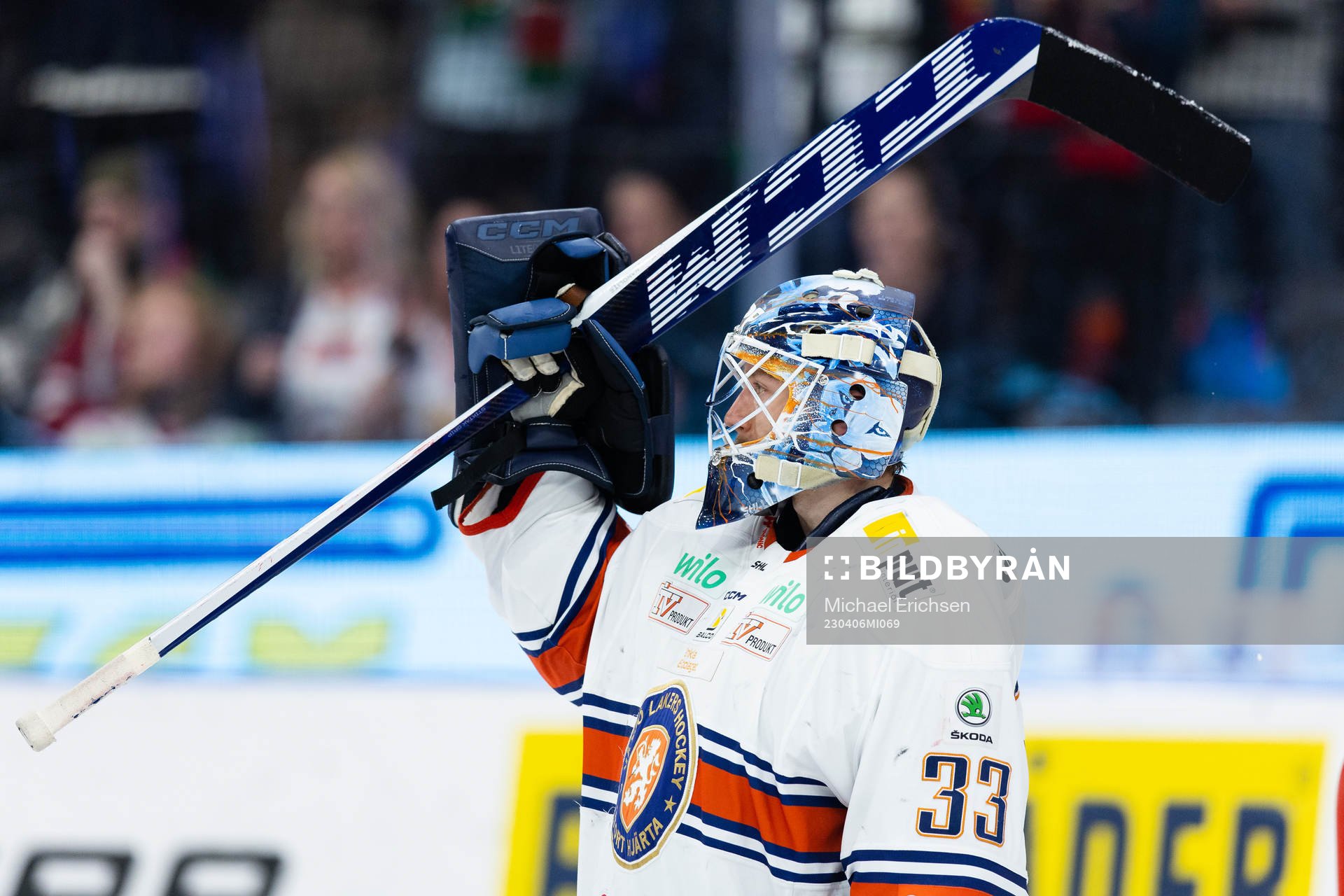 Växjös målvakt Emil Larmi jublar