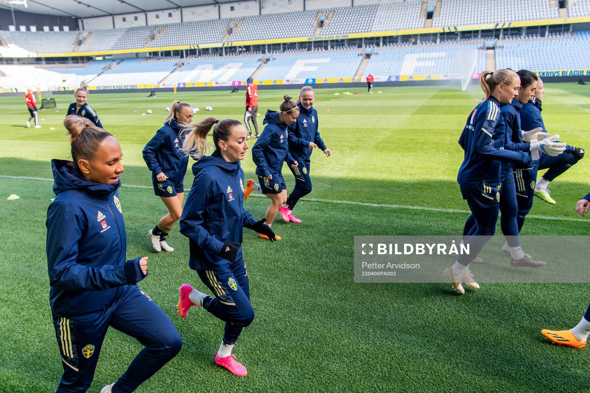 Madelen Janogy and Kosovare Asllani
