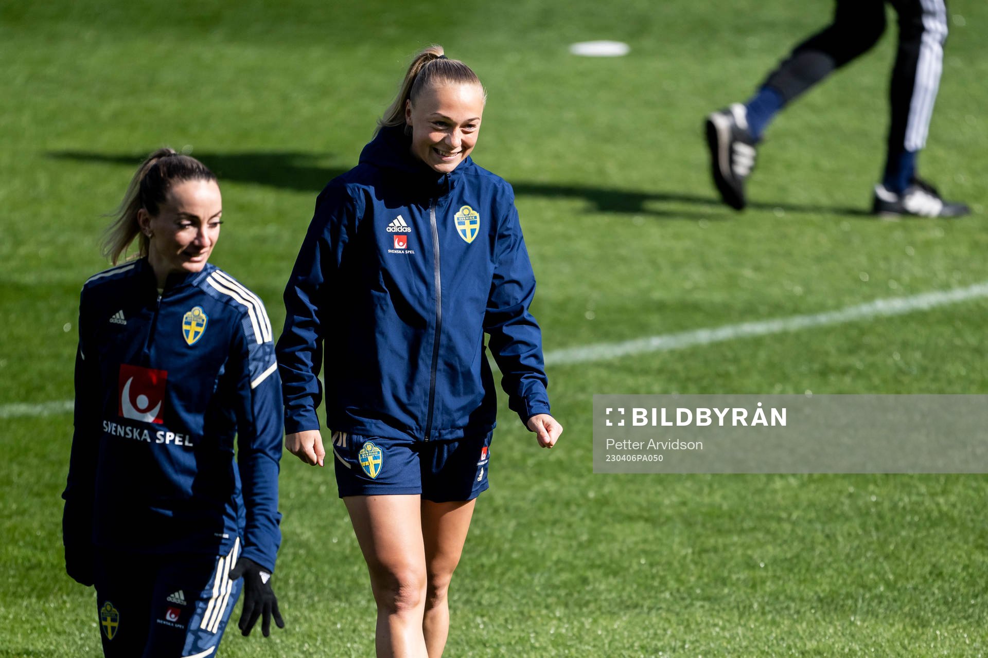Kosovare Asllani and Hanna Bennison