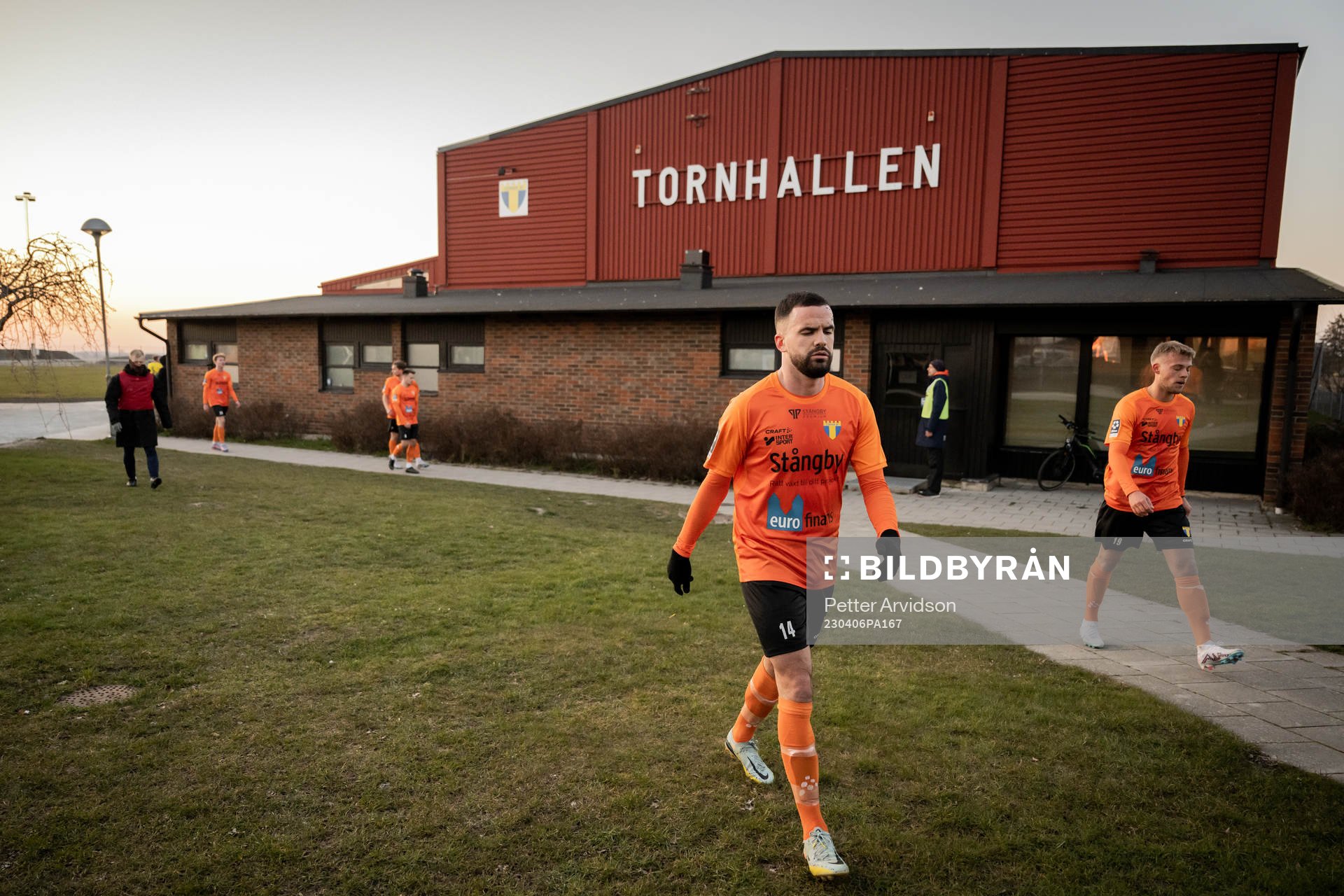 Torns IFs Granit Stagova påväg mot omklädningsrummet i