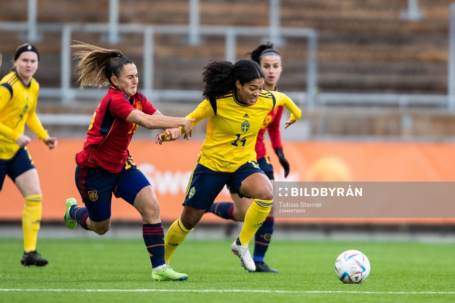 Itziar Pinillos Moreno of Spain and Evelina Duljan of Sweden
