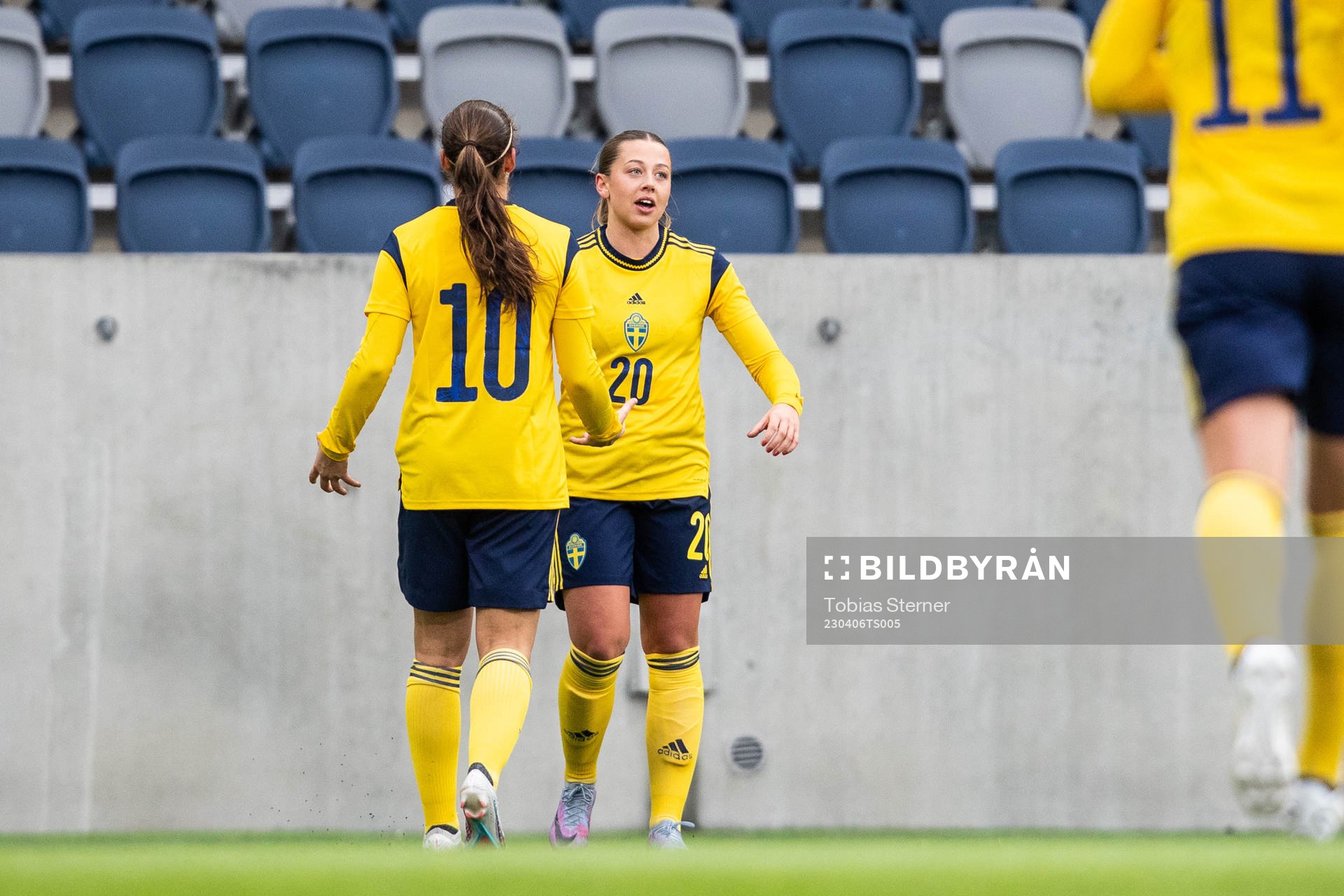 Cornelia Kapocs of Sweden celebrates