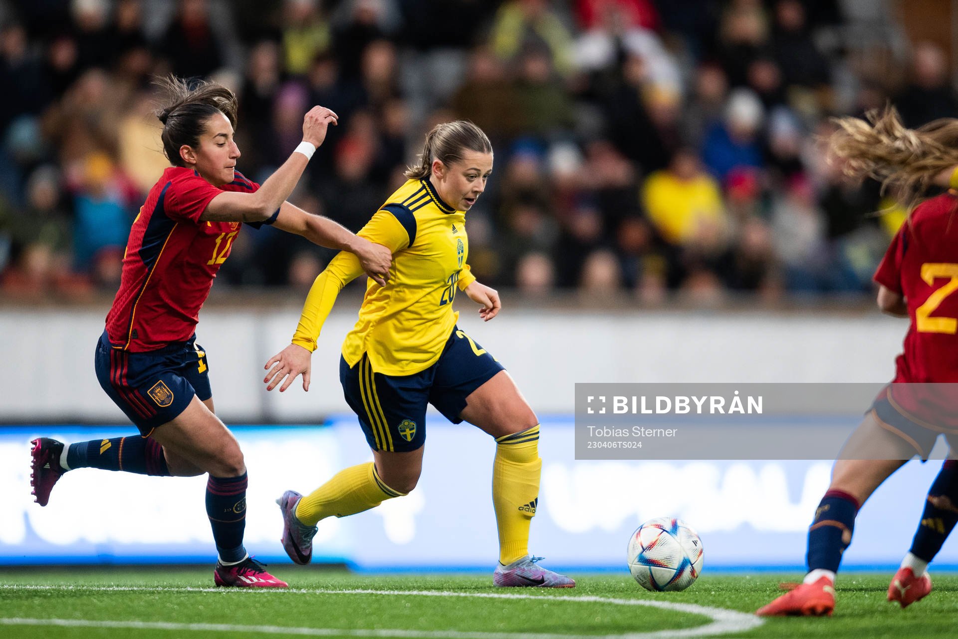 Lucia Rodriguez Herrero of Spain and Cornelia Kapocs of