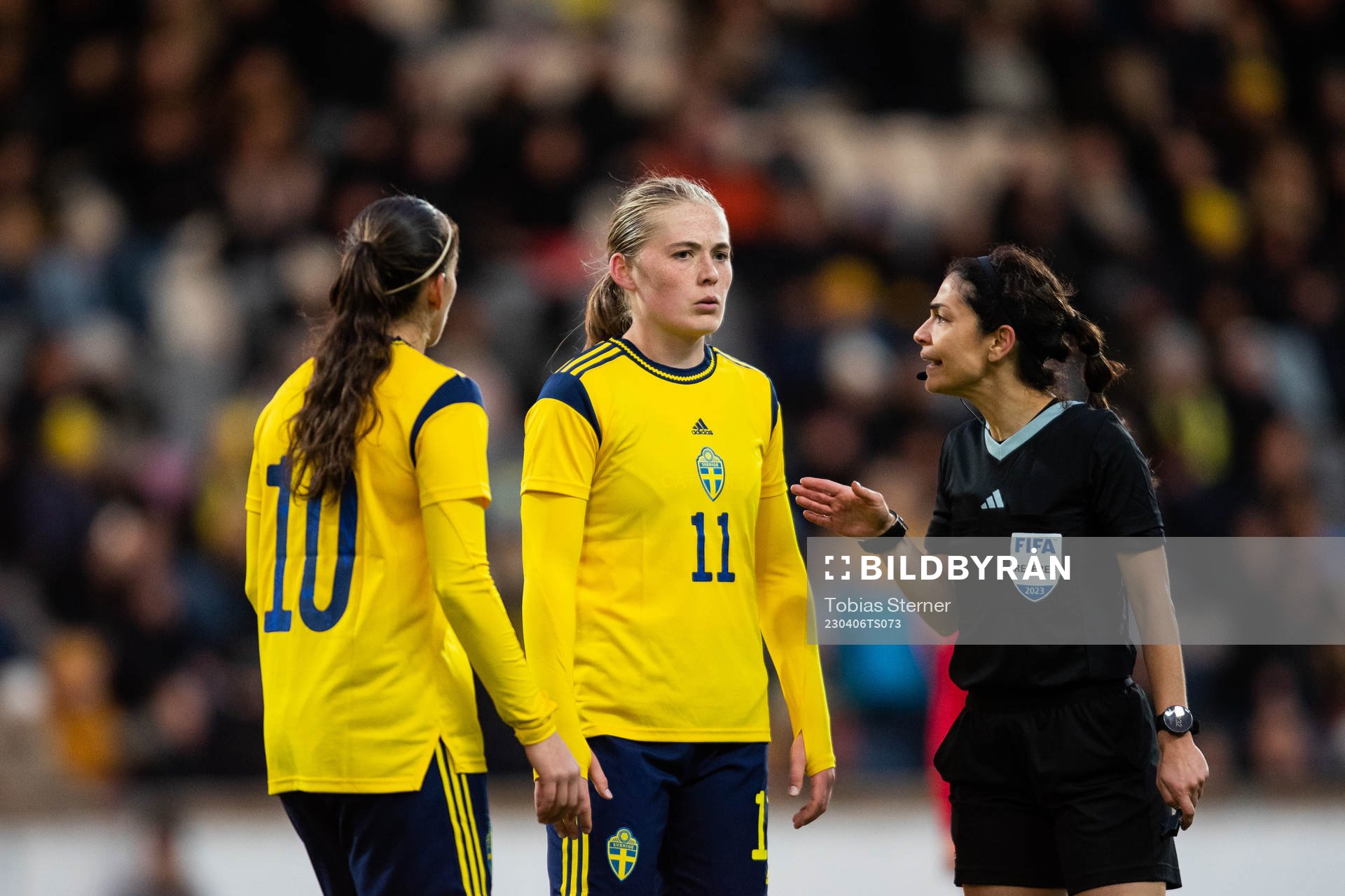 Paulina Nyström of Sweden and Referee Maral Mirzai