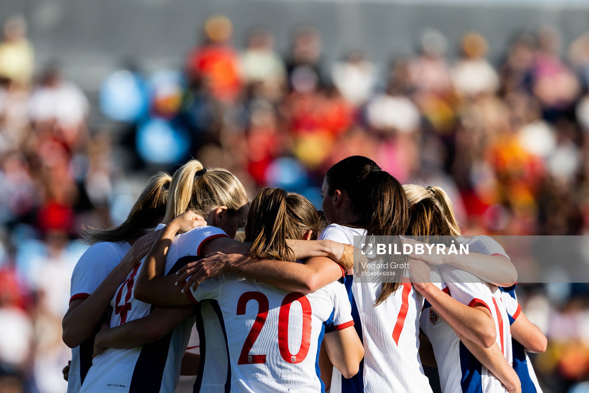 Ada Hegerberg of Norway celebrate with teammates