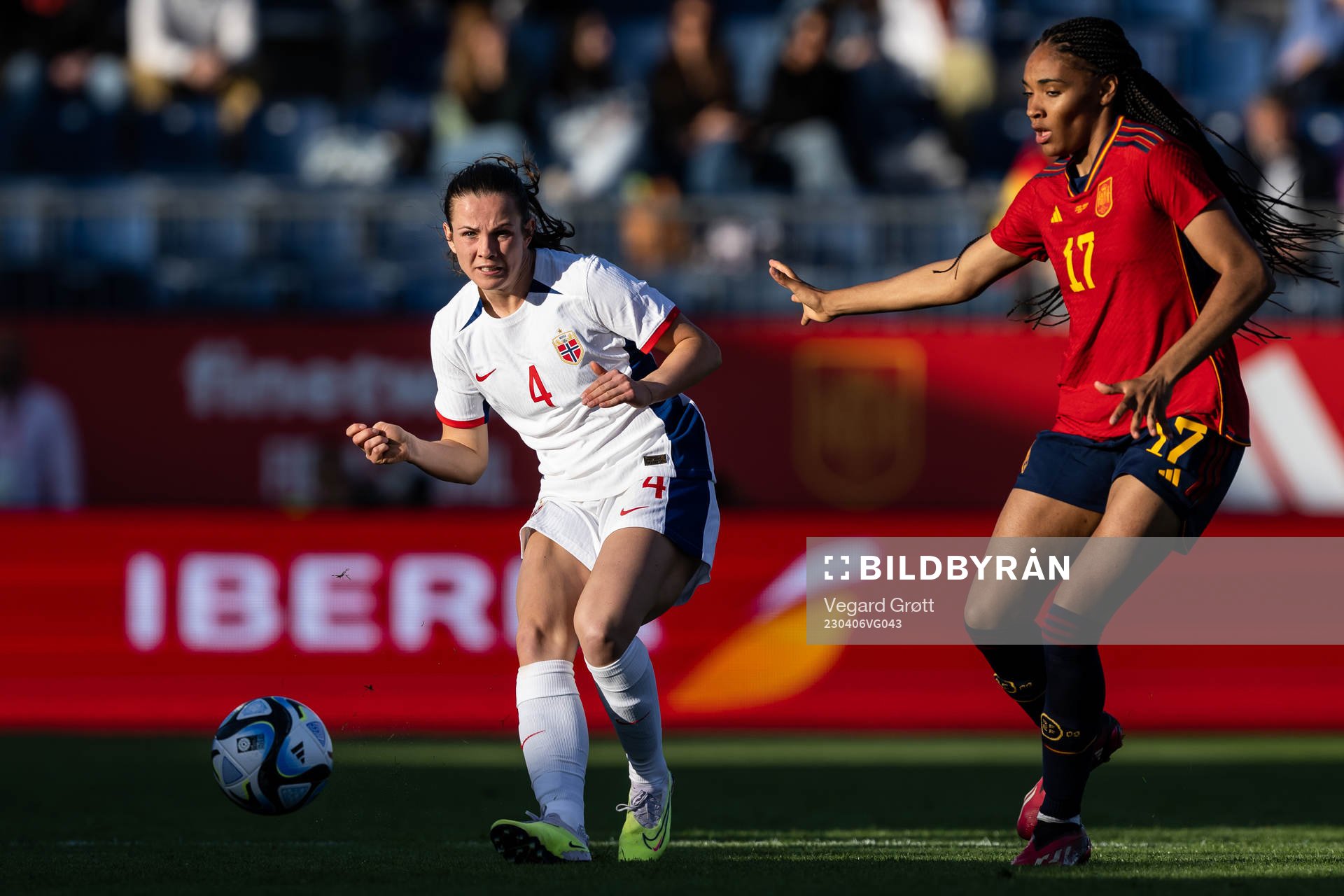 Tuva Hansen of Norway and Salma Paralluelo of Spain