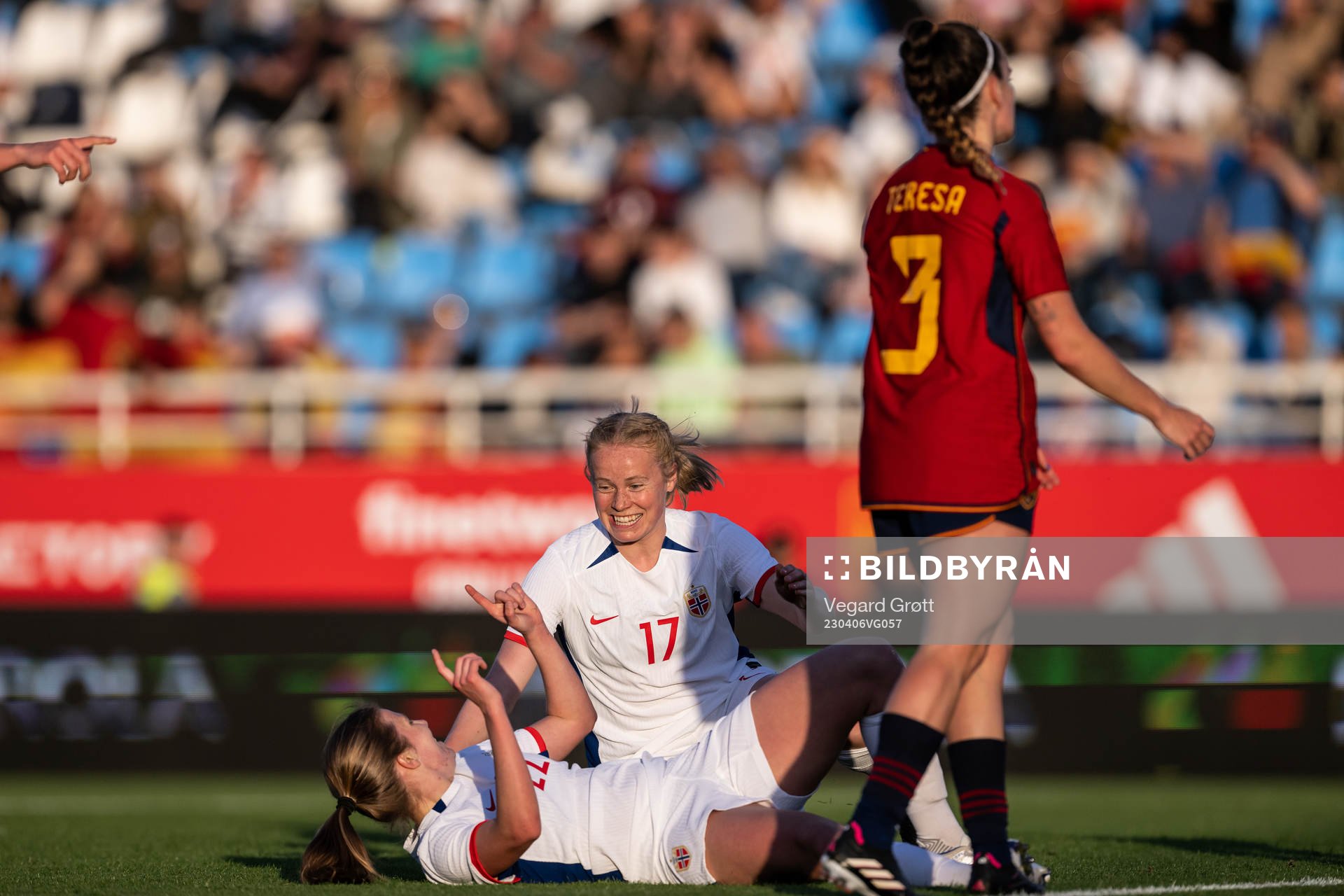 Cesilie Andreassen celebrate with Julie Blakstad of Norway