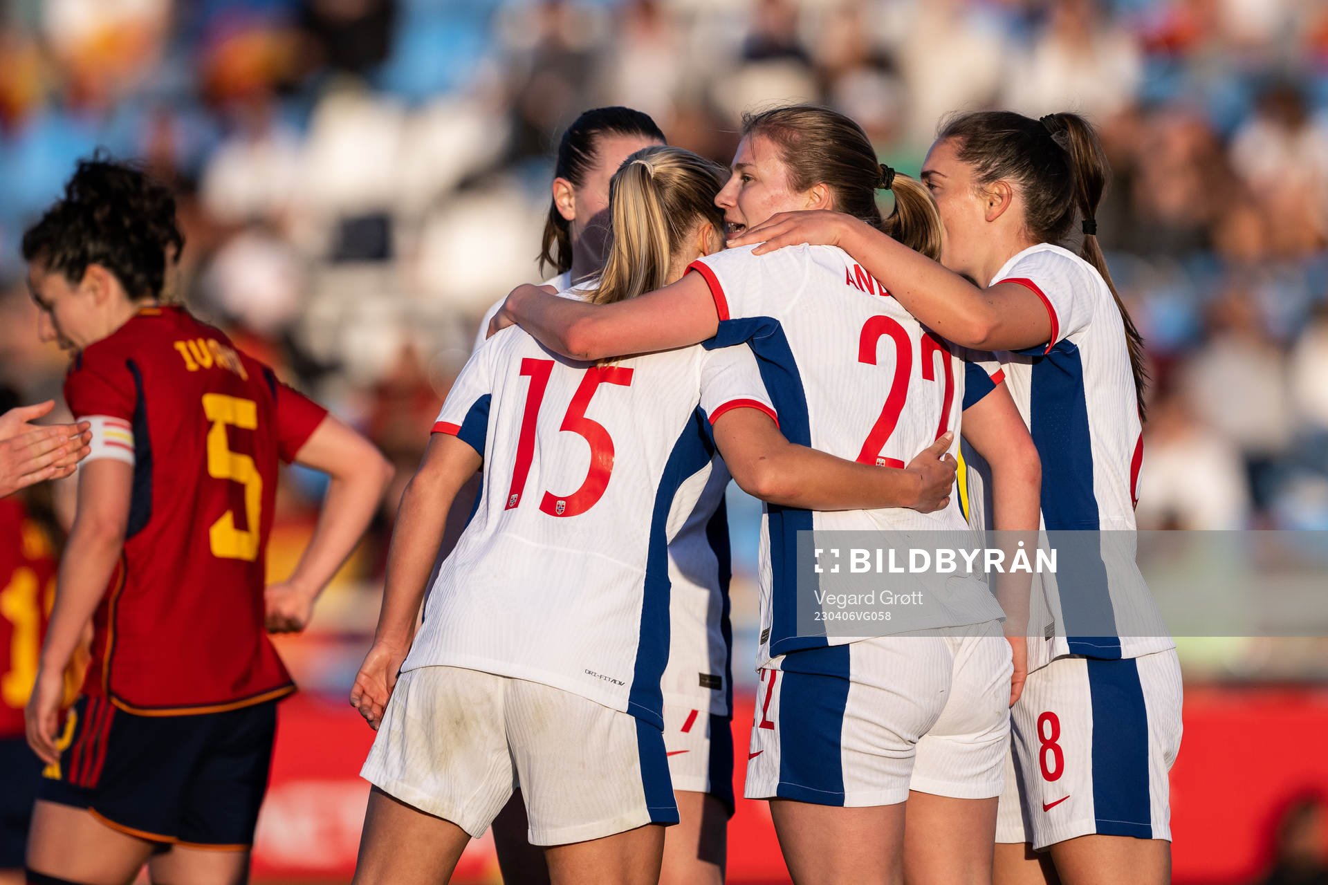 Cesilie Andreassen of Norway celebrate with teammates