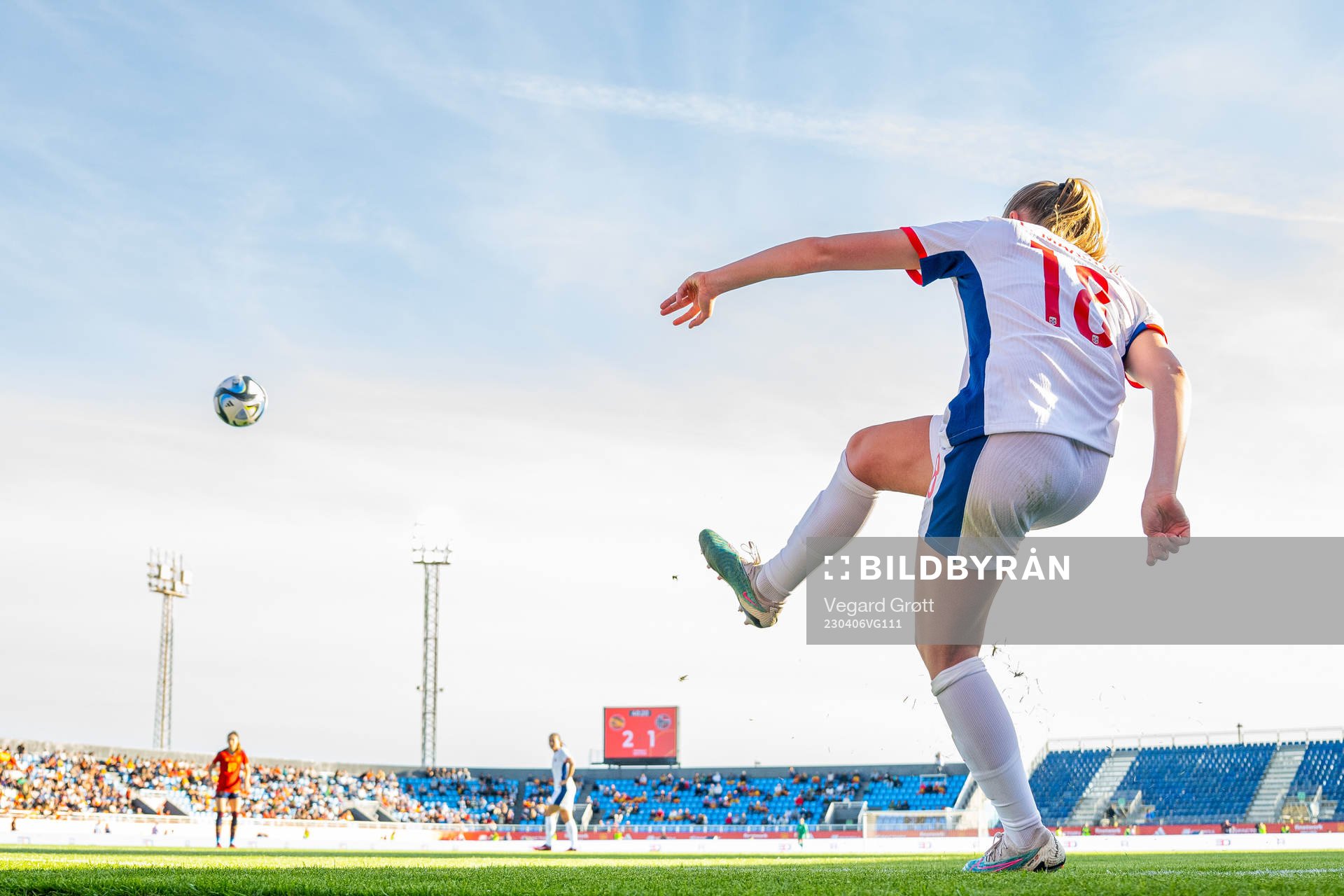 Frida Maanum of Norway takes a corner kick