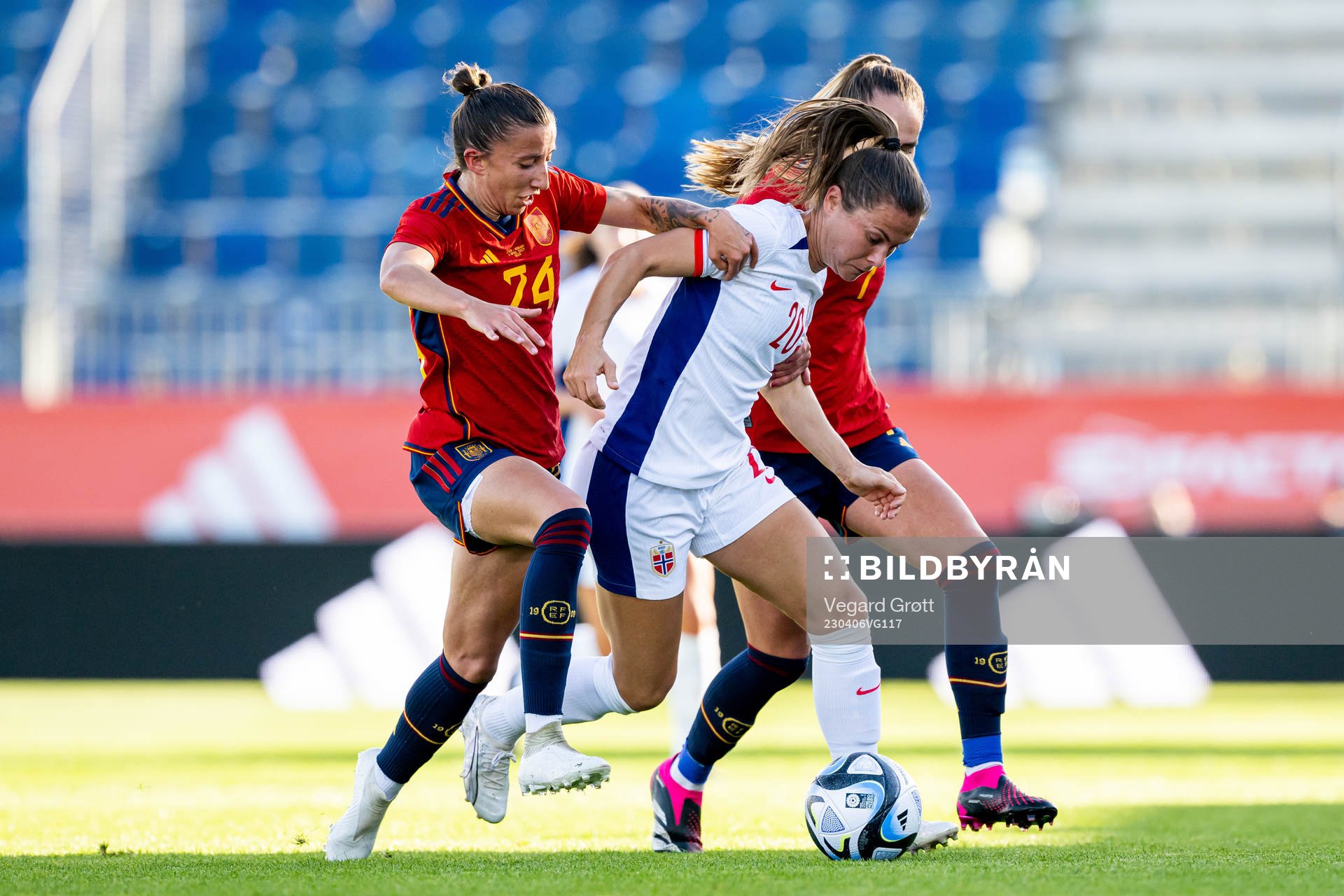 Sheila Garcia of Spain and Emilie Bosshard Haavi of Norway