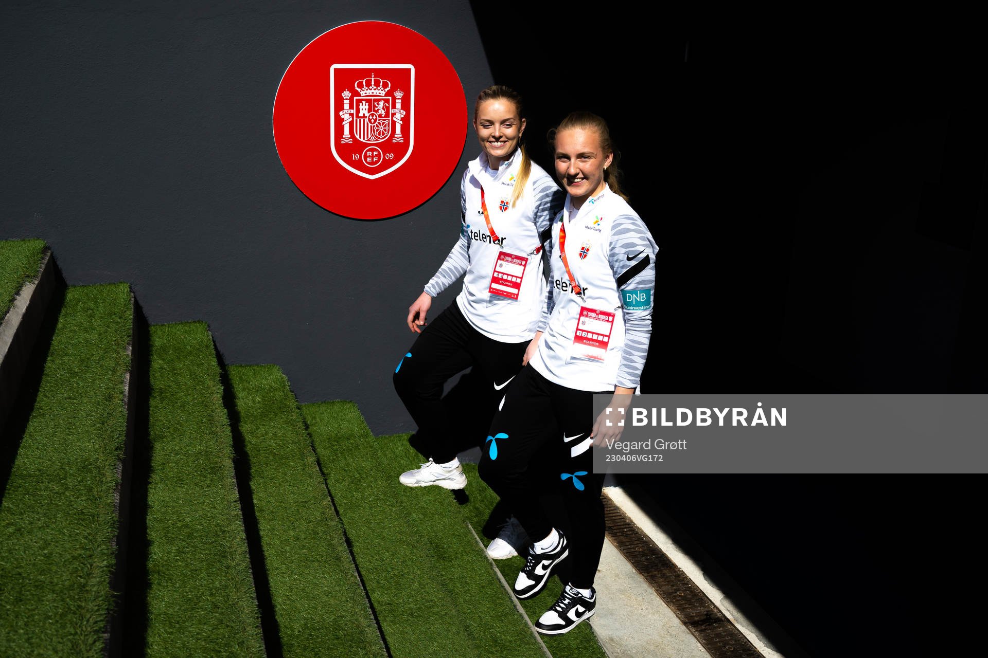 Goalkeeper Guro Pettersen and goalkeeper Sunniva Skoglund