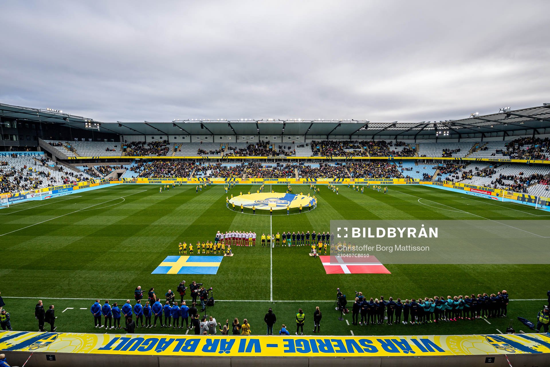 Players of Denmark and Sweden