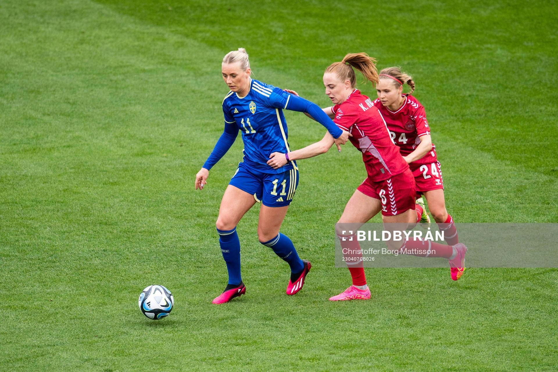 Stina Blackstenius of Sweden against Karen Holmgaard and