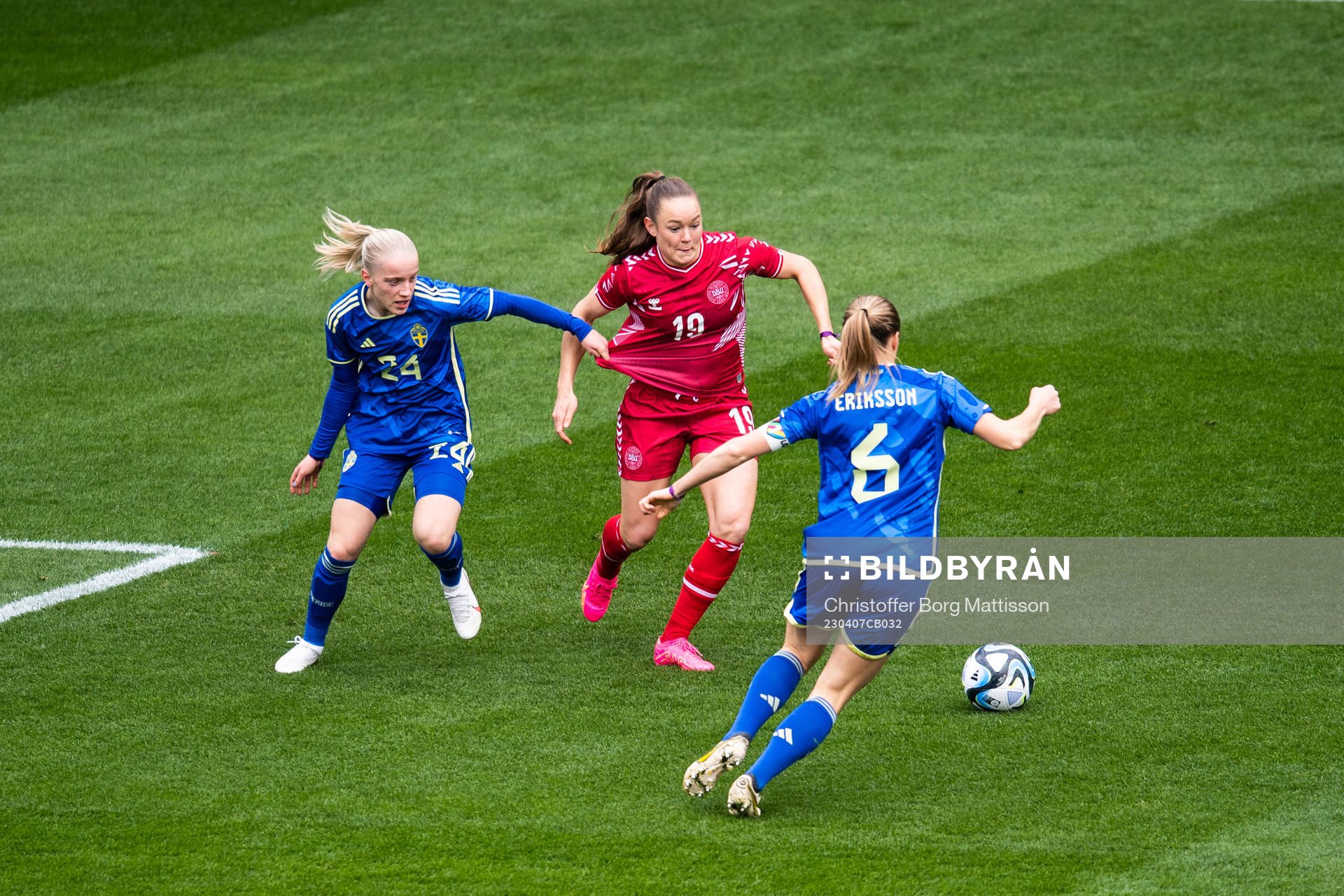 Janni Thomsen of Denmark against Anna Sandberg and