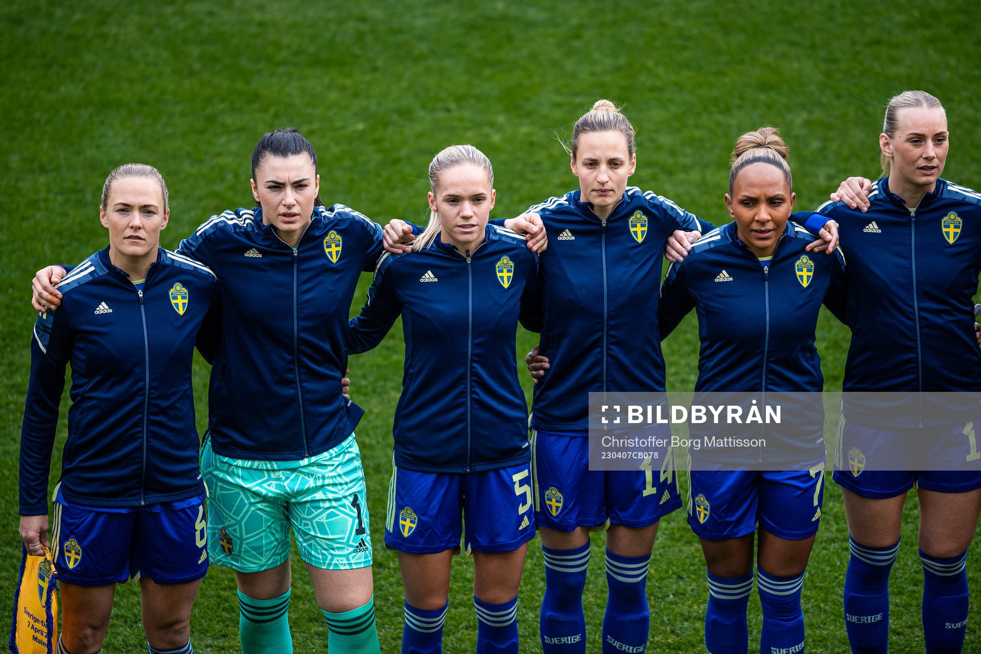 Magdalena Eriksson, goalkeeper Zecira Musovic, Hanna