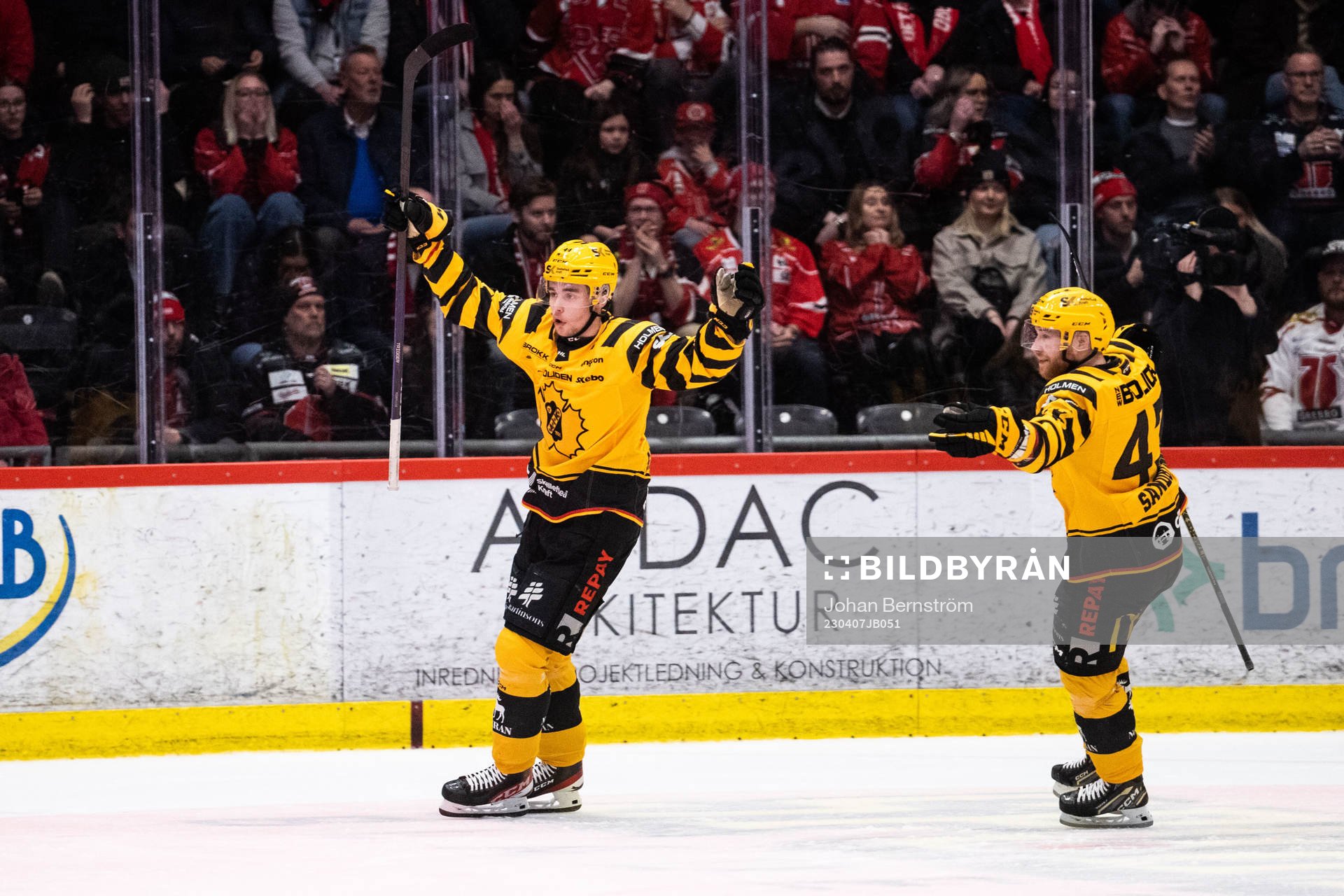 Skellefteås Elias Salomonsson jublar med Filip Sandberg